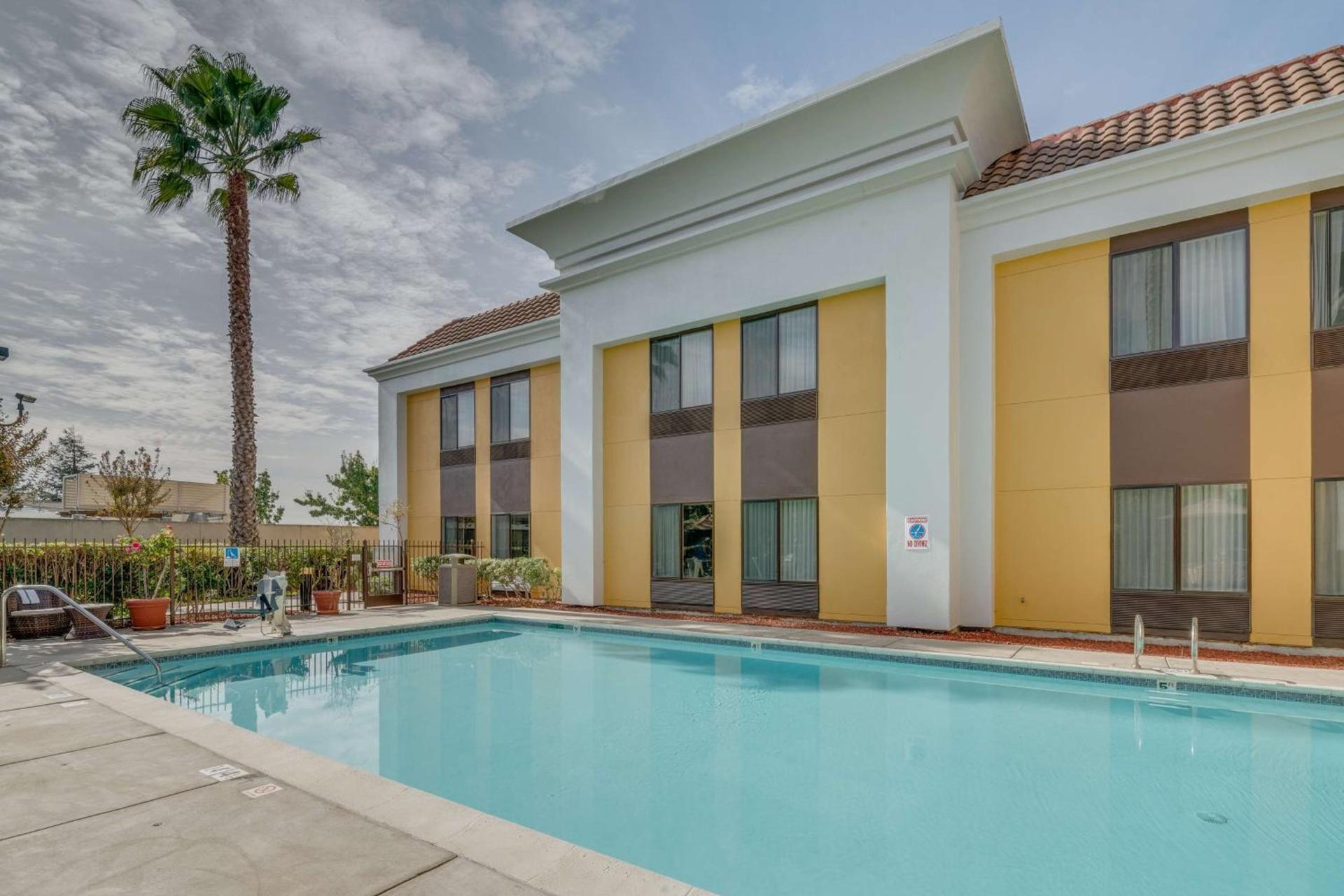 Hampton Inn Livermore photo 2