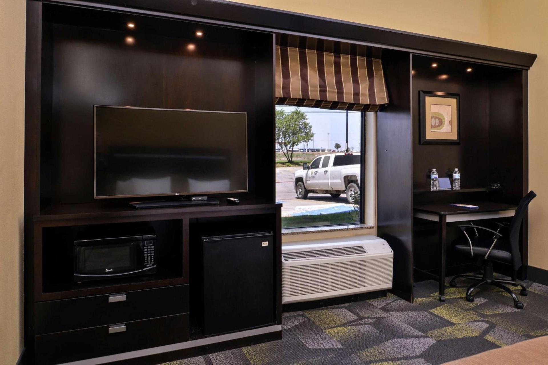 Hampton Inn & Suites Big Spring photo 54