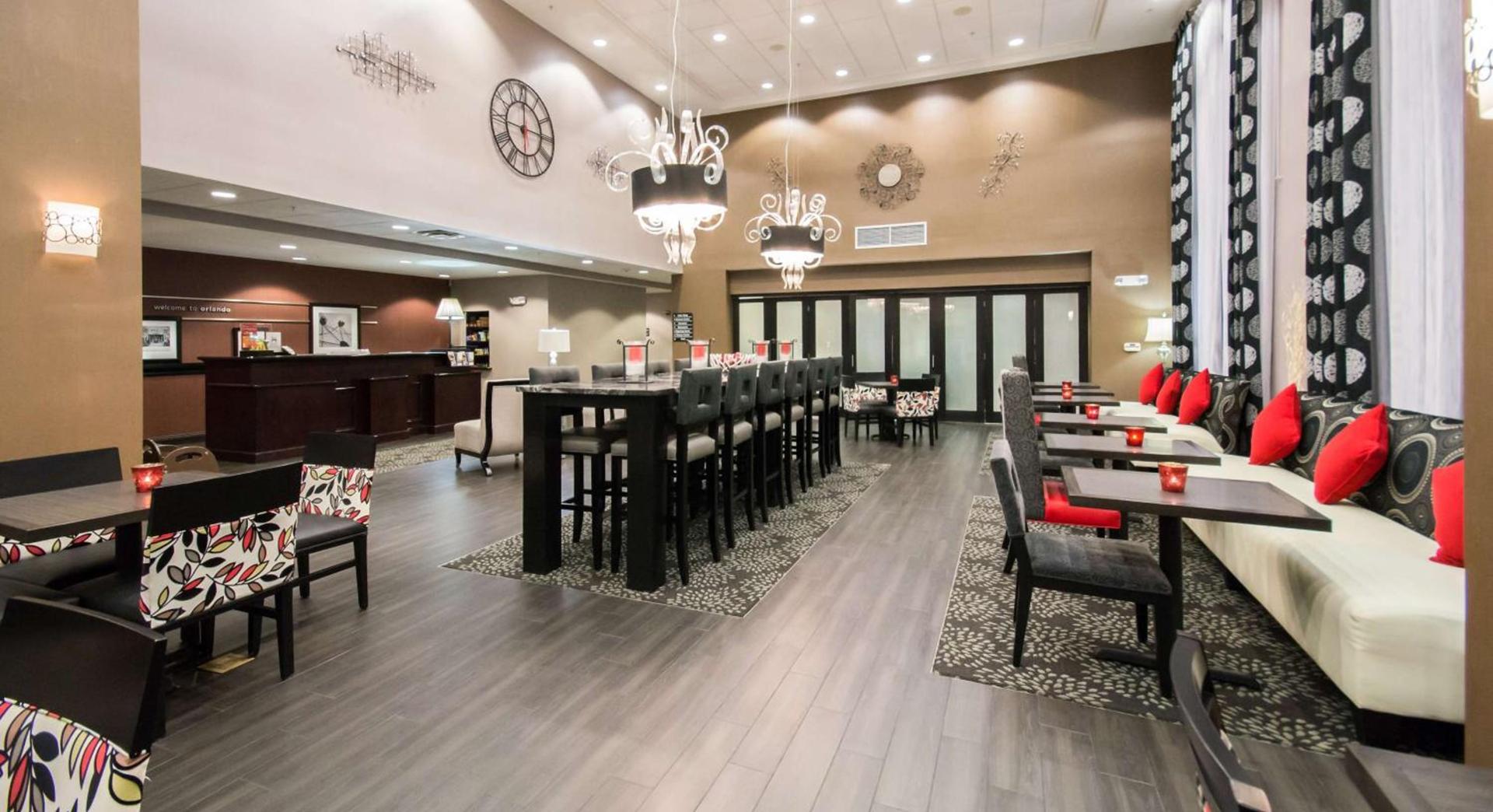 Hampton Inn & Suites Orlando-John Young Parkway/South Park photo 2