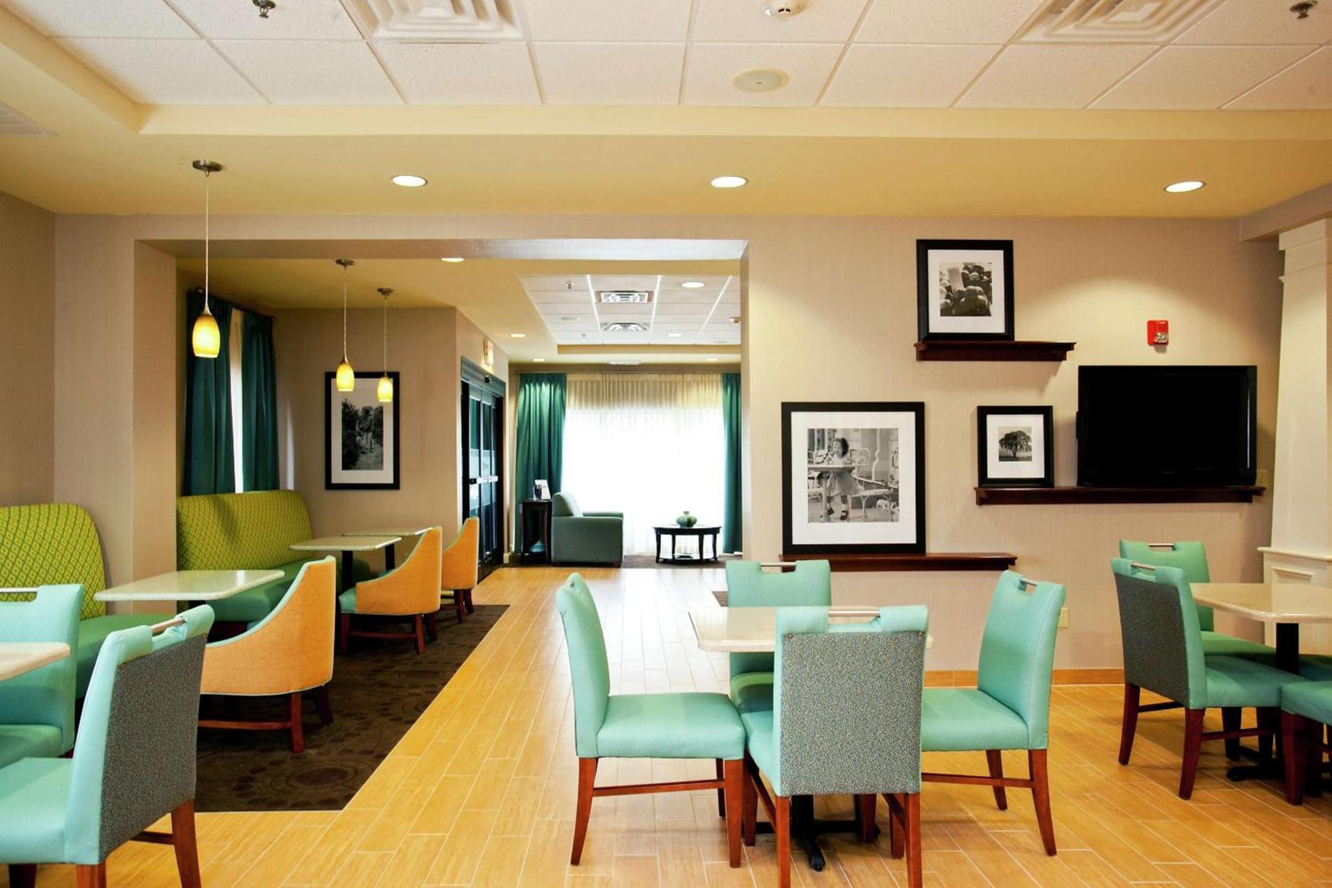 Hampton Inn Inwood photo 8
