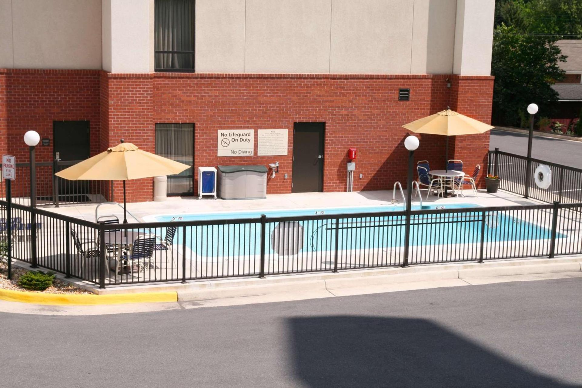 Hampton Inn Inwood photo 12