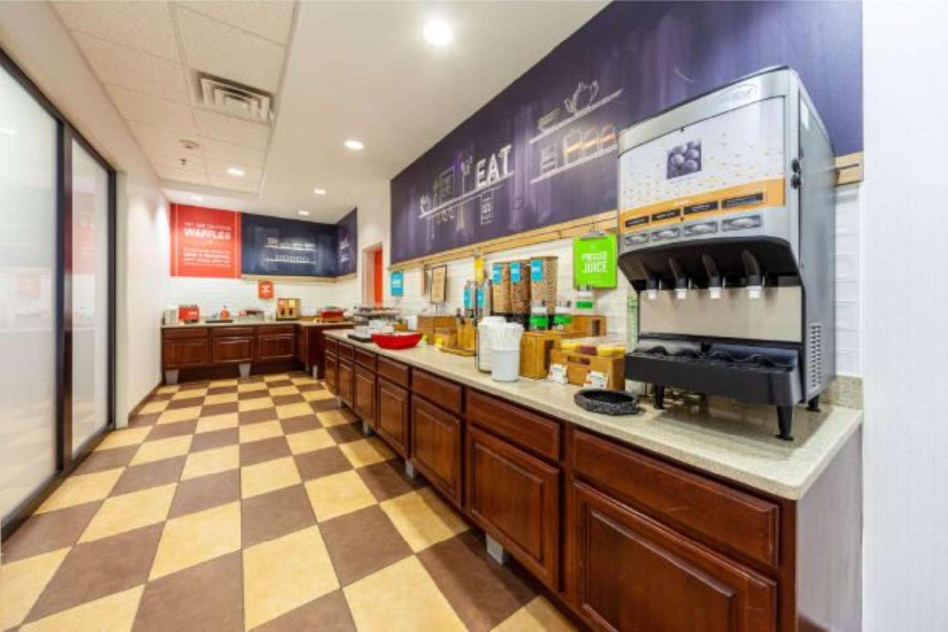 Hampton Inn Inwood photo 13