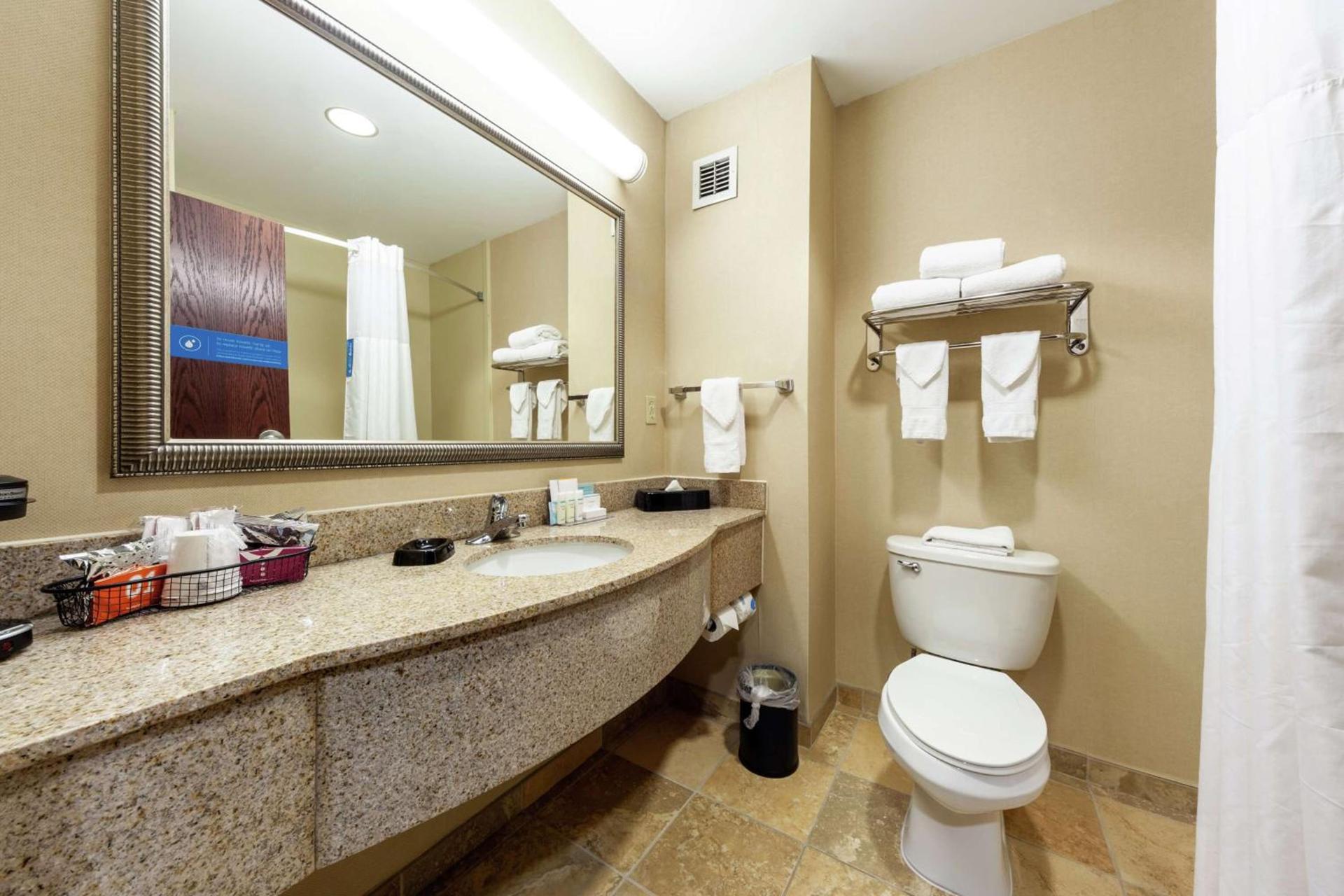 Hampton Inn Inwood photo 26