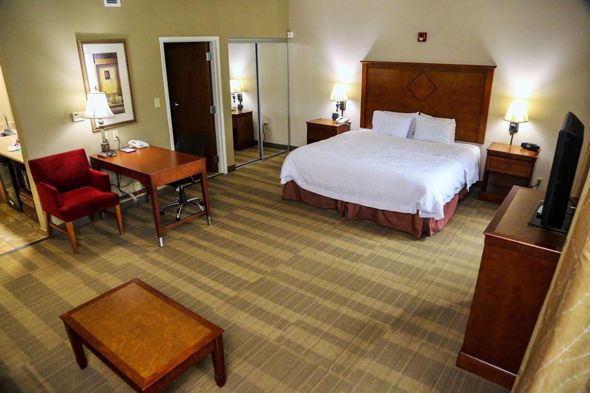 Hampton Inn & Suites McComb photo 9