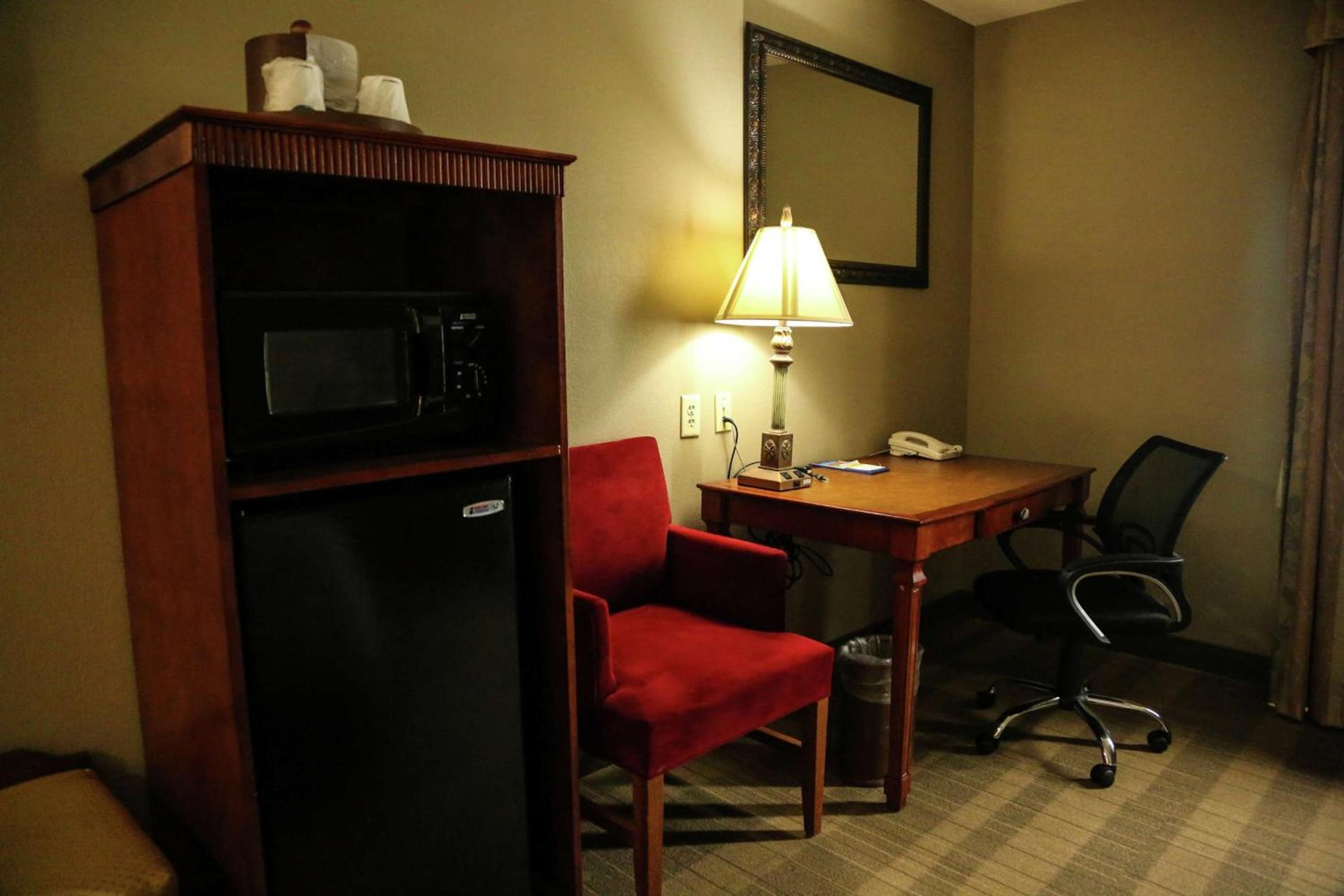 Hampton Inn & Suites McComb photo 12
