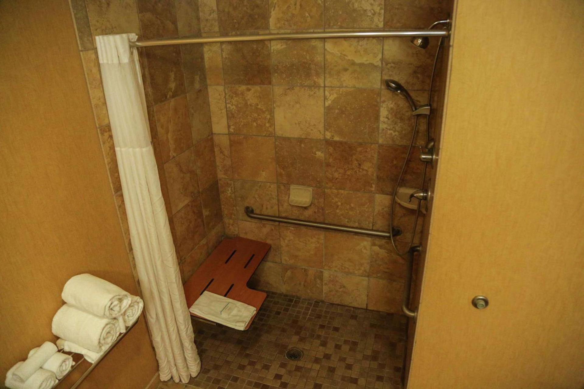 Hampton Inn & Suites McComb photo 23