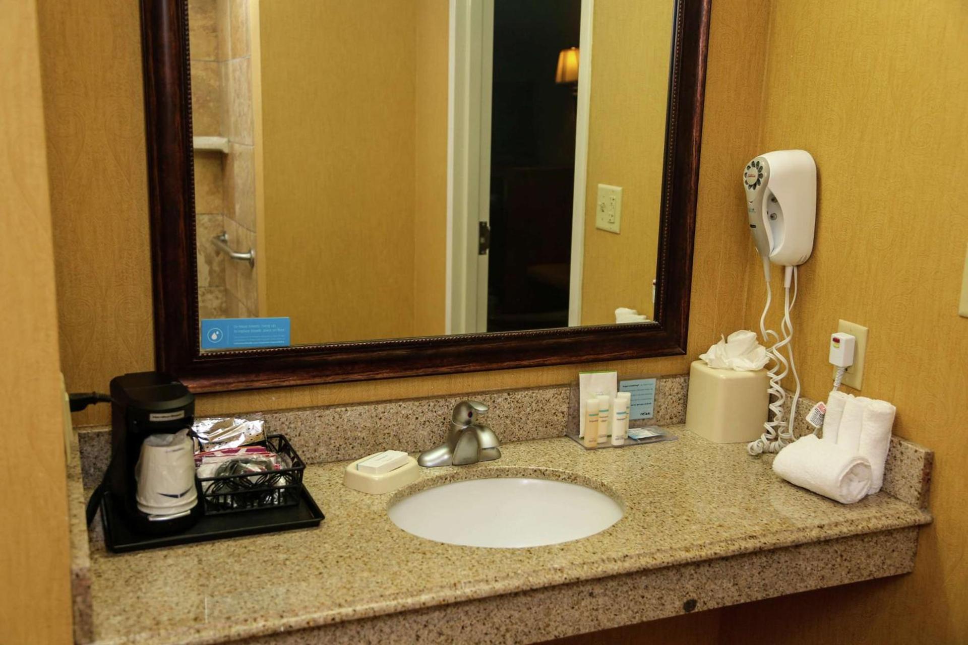 Hampton Inn & Suites McComb photo 25