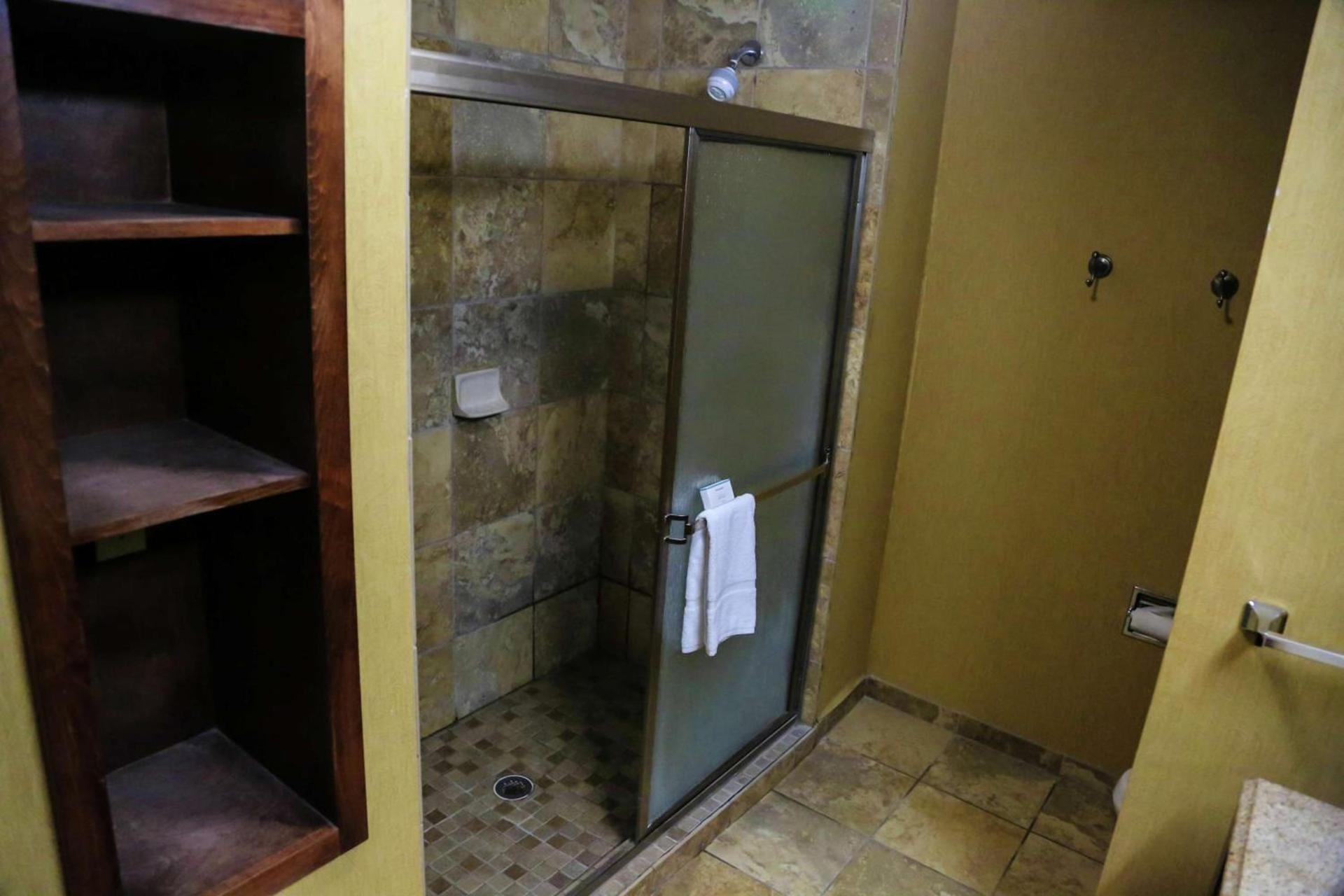 Hampton Inn & Suites McComb photo 28