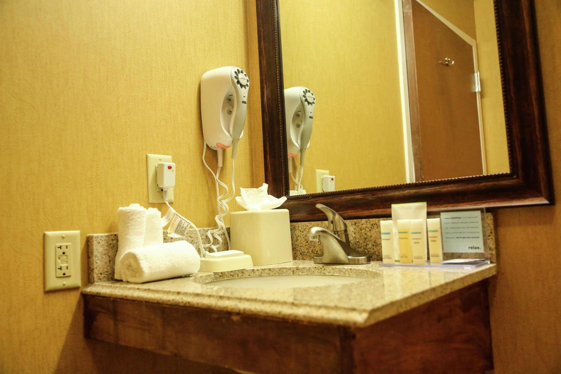 Hampton Inn & Suites McComb photo 27