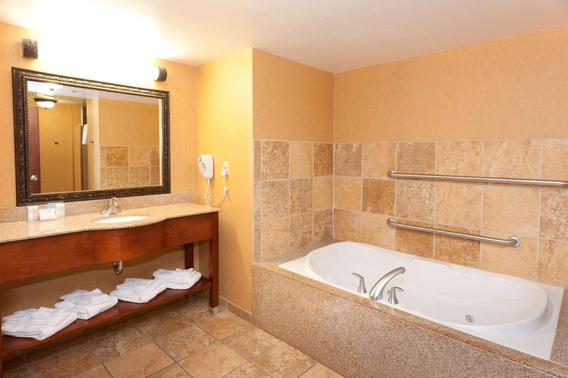 Hampton Inn & Suites McComb photo 38