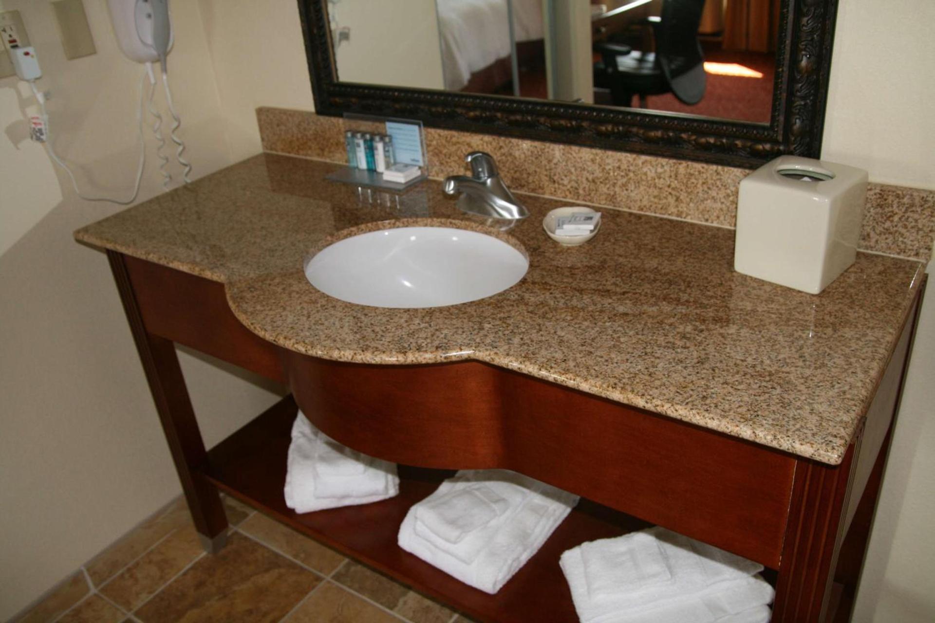 Hampton Inn & Suites McComb photo 48