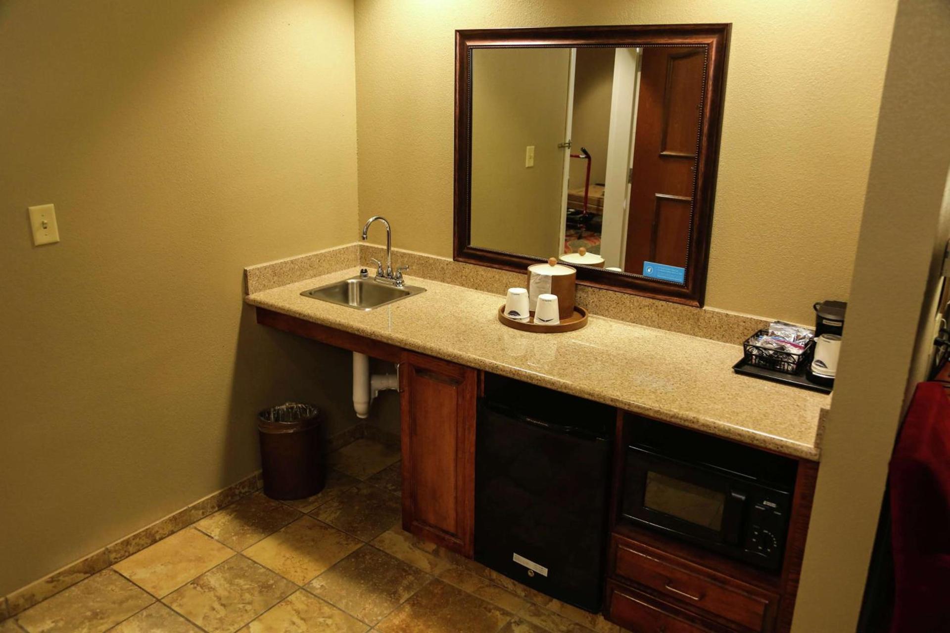 Hampton Inn & Suites McComb photo 50