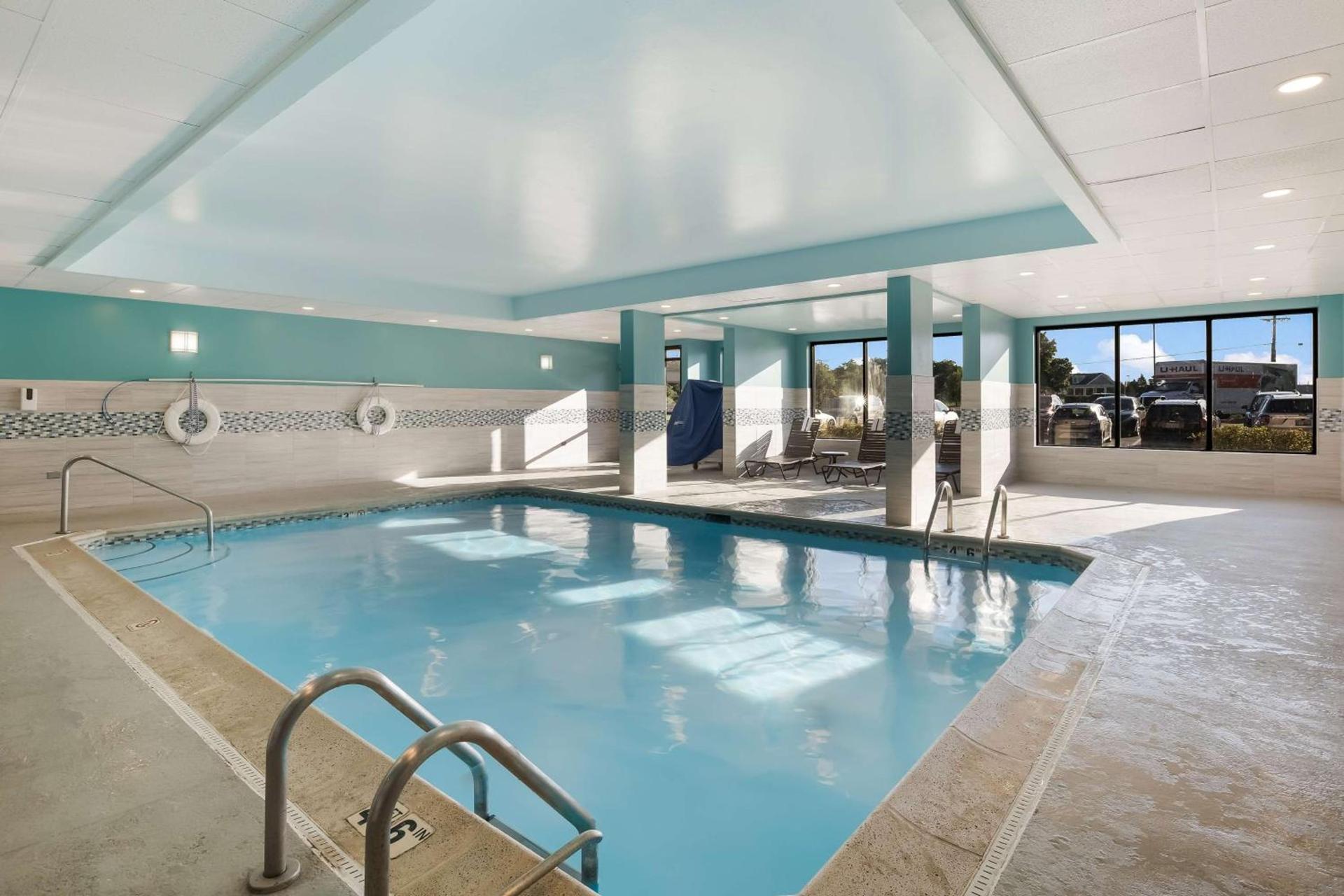 Hampton Inn McHenry photo 7