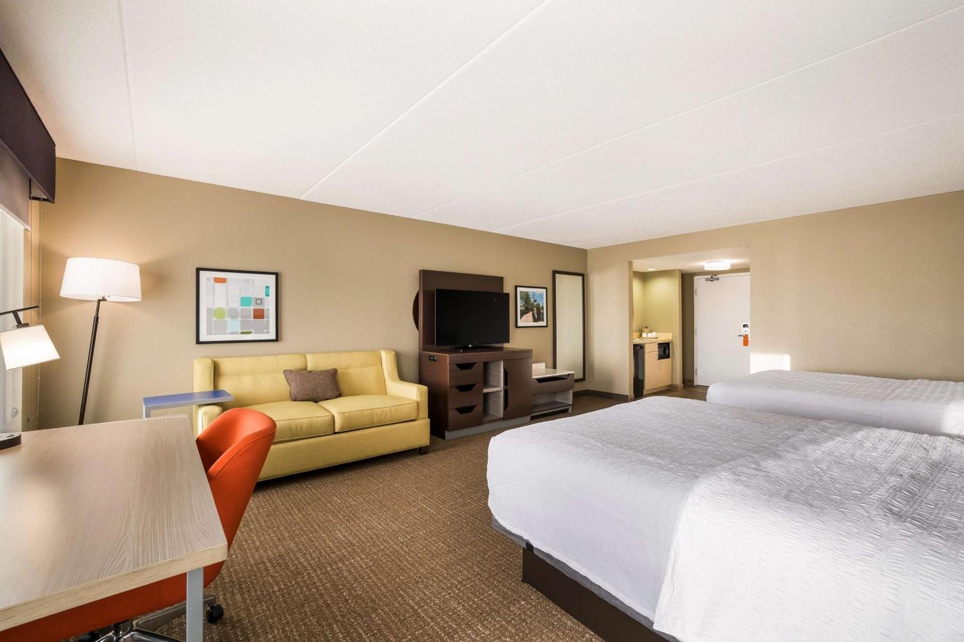 Hampton Inn McHenry photo 15