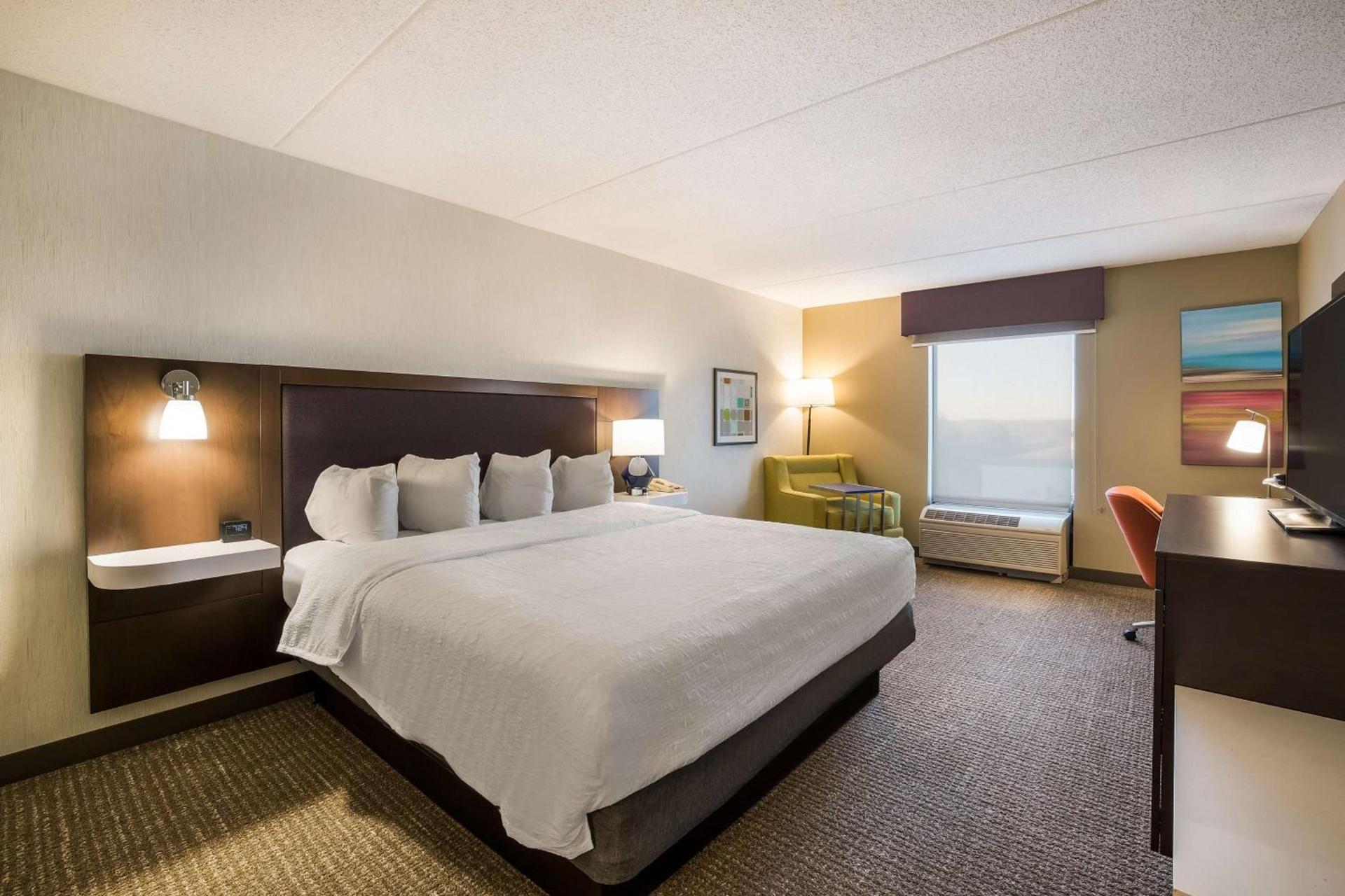 Hampton Inn McHenry photo 17