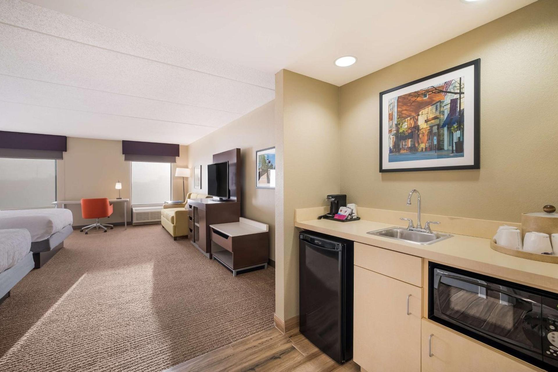 Hampton Inn McHenry photo 24