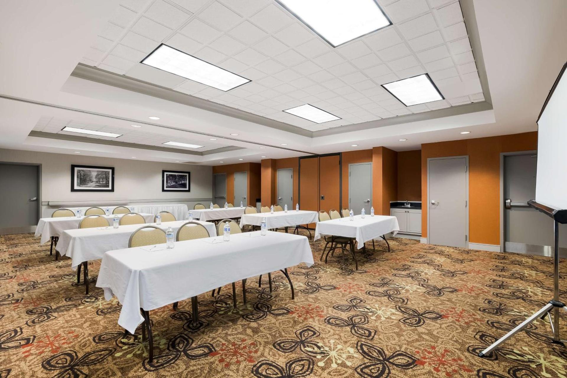 Hampton Inn McHenry photo 36