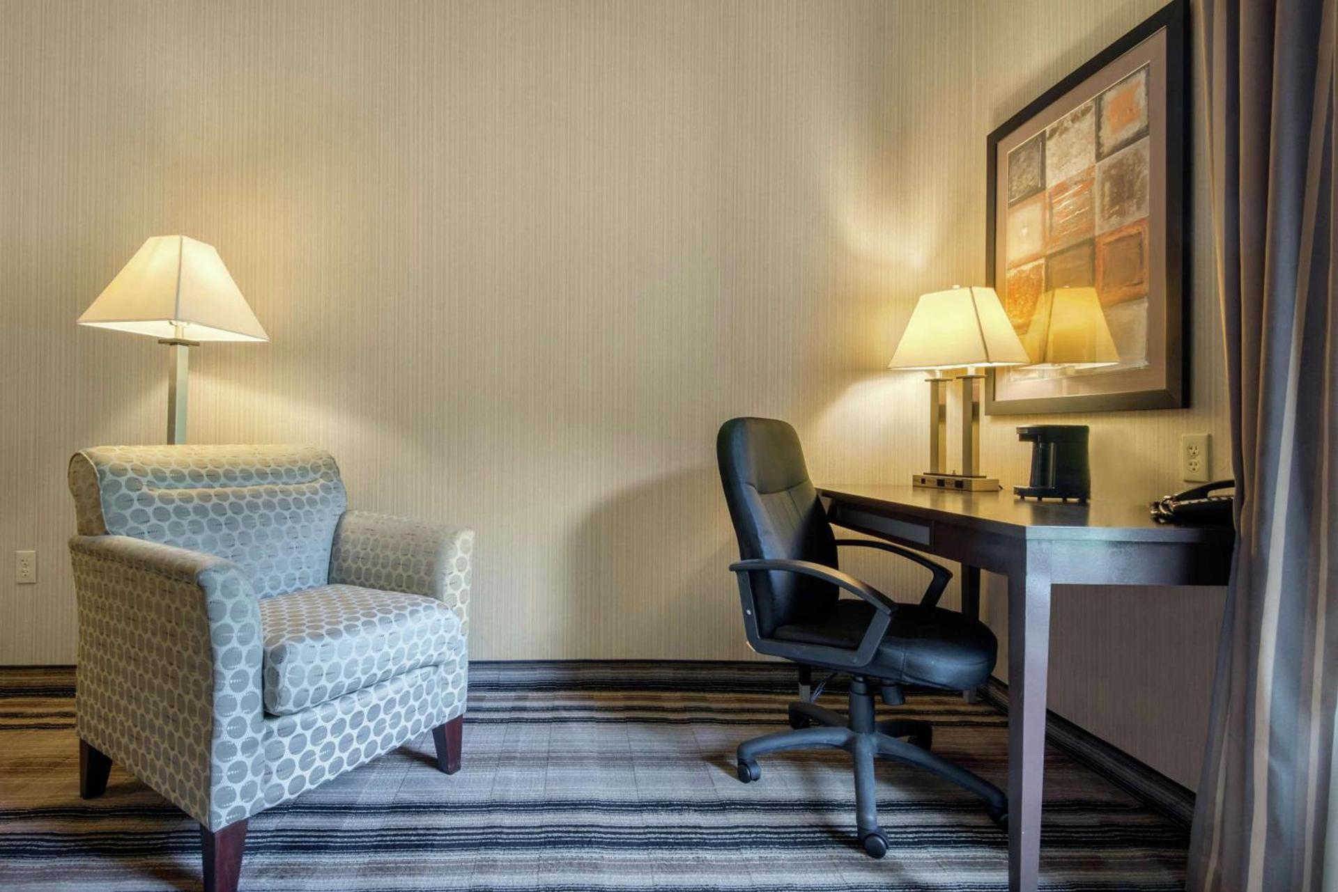 Hampton Inn Meadville photo 12