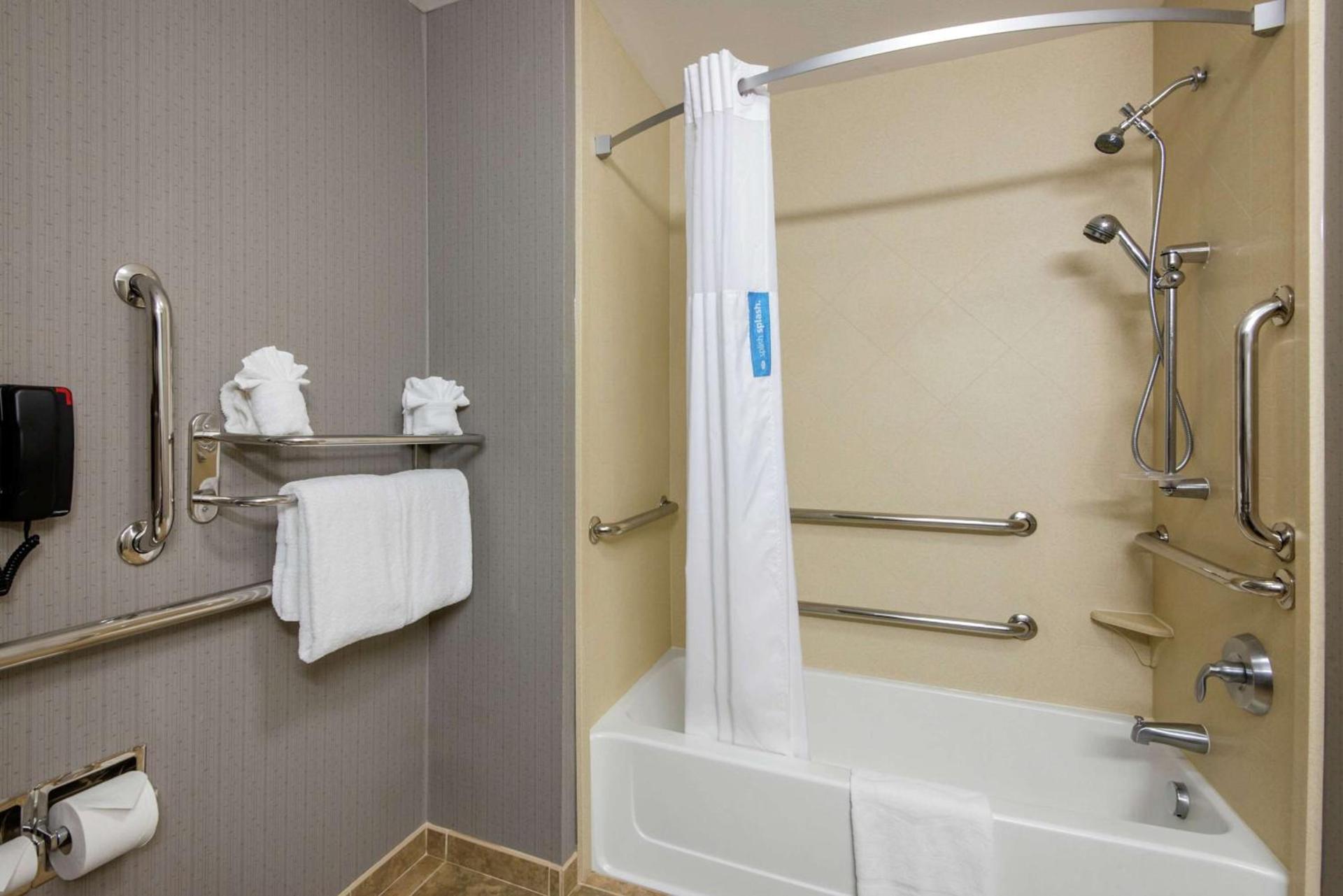 Hampton Inn Meadville photo 14