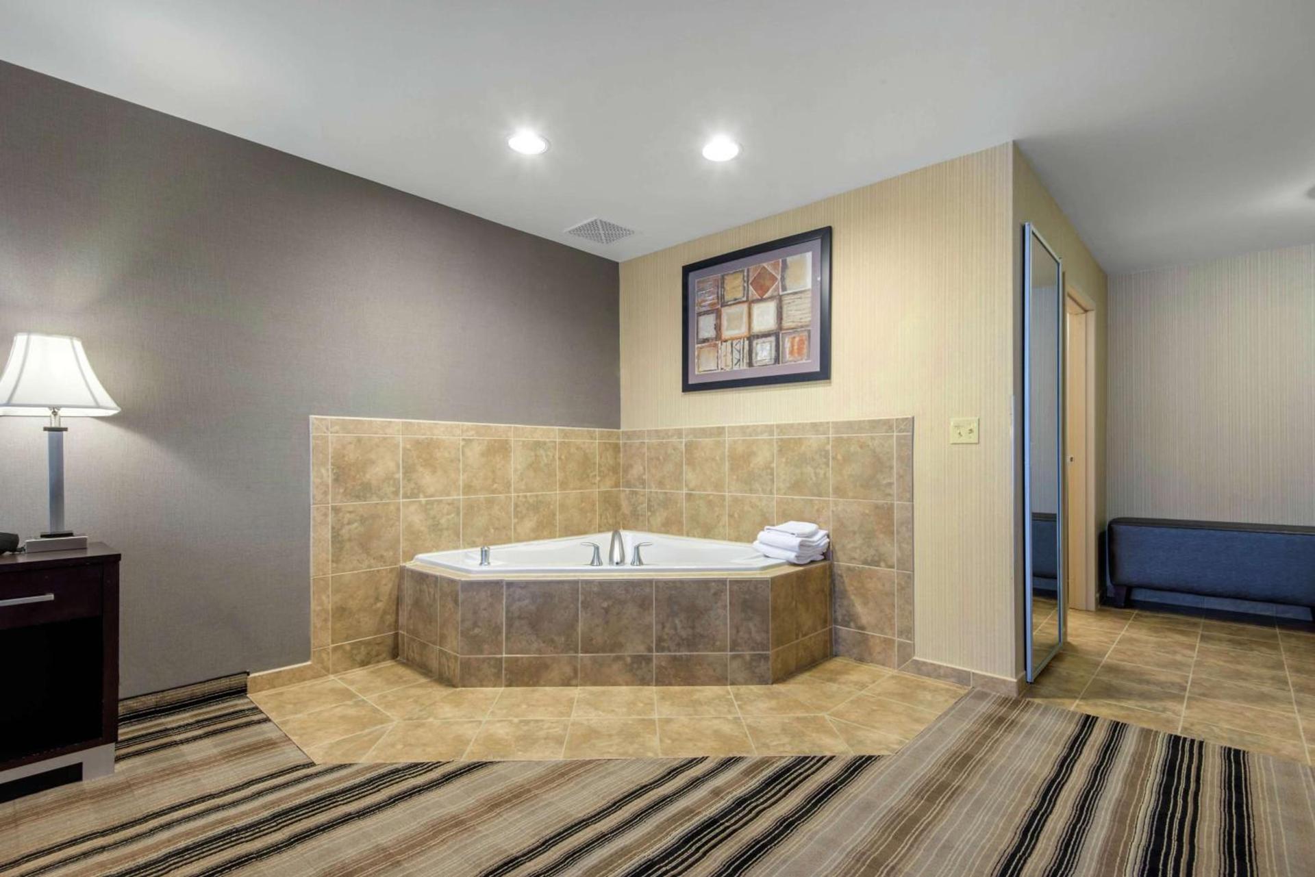 Hampton Inn Meadville photo 15