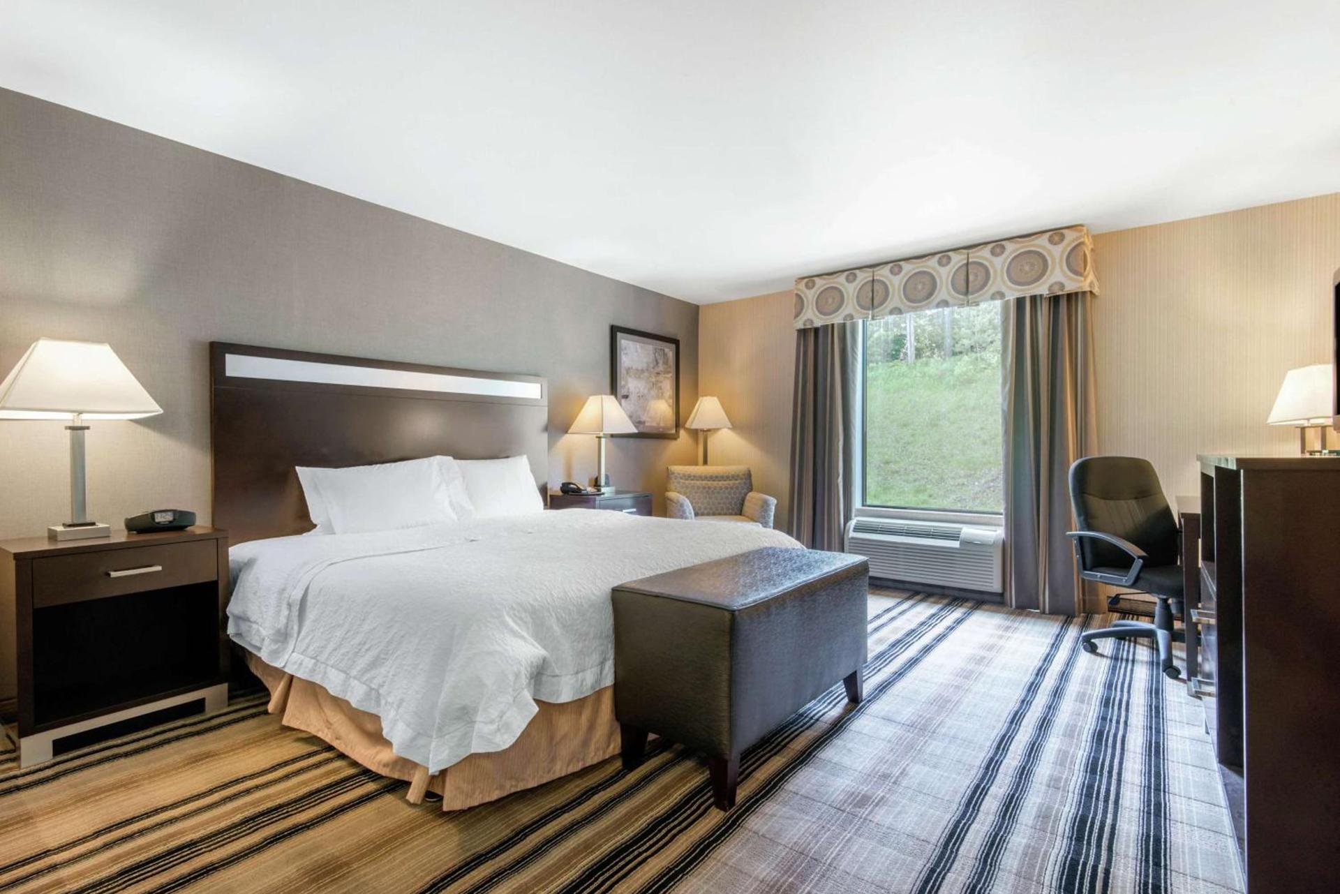 Hampton Inn Meadville photo 16