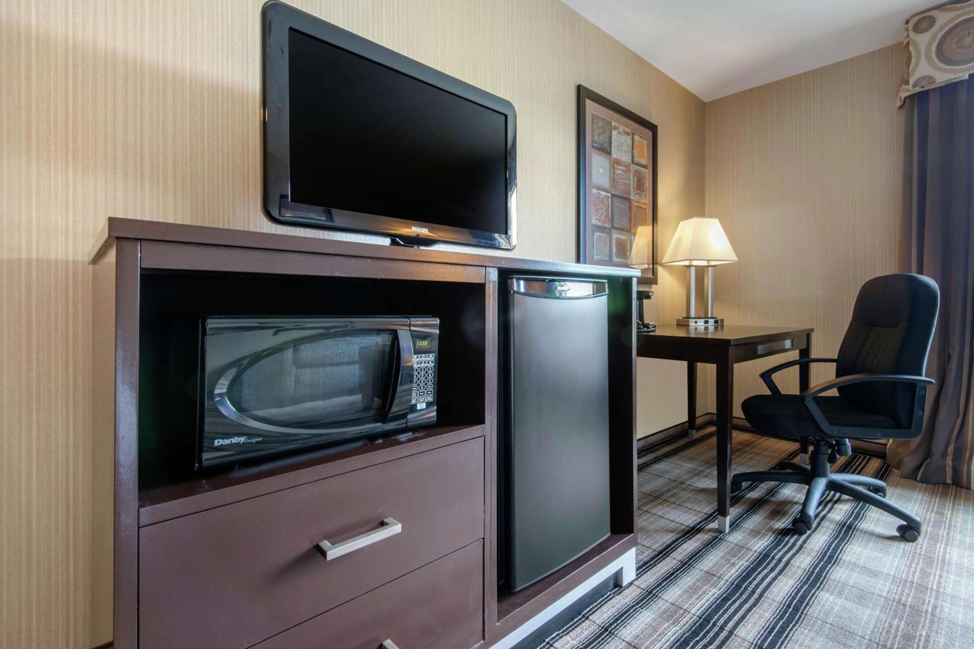 Hampton Inn Meadville photo 25