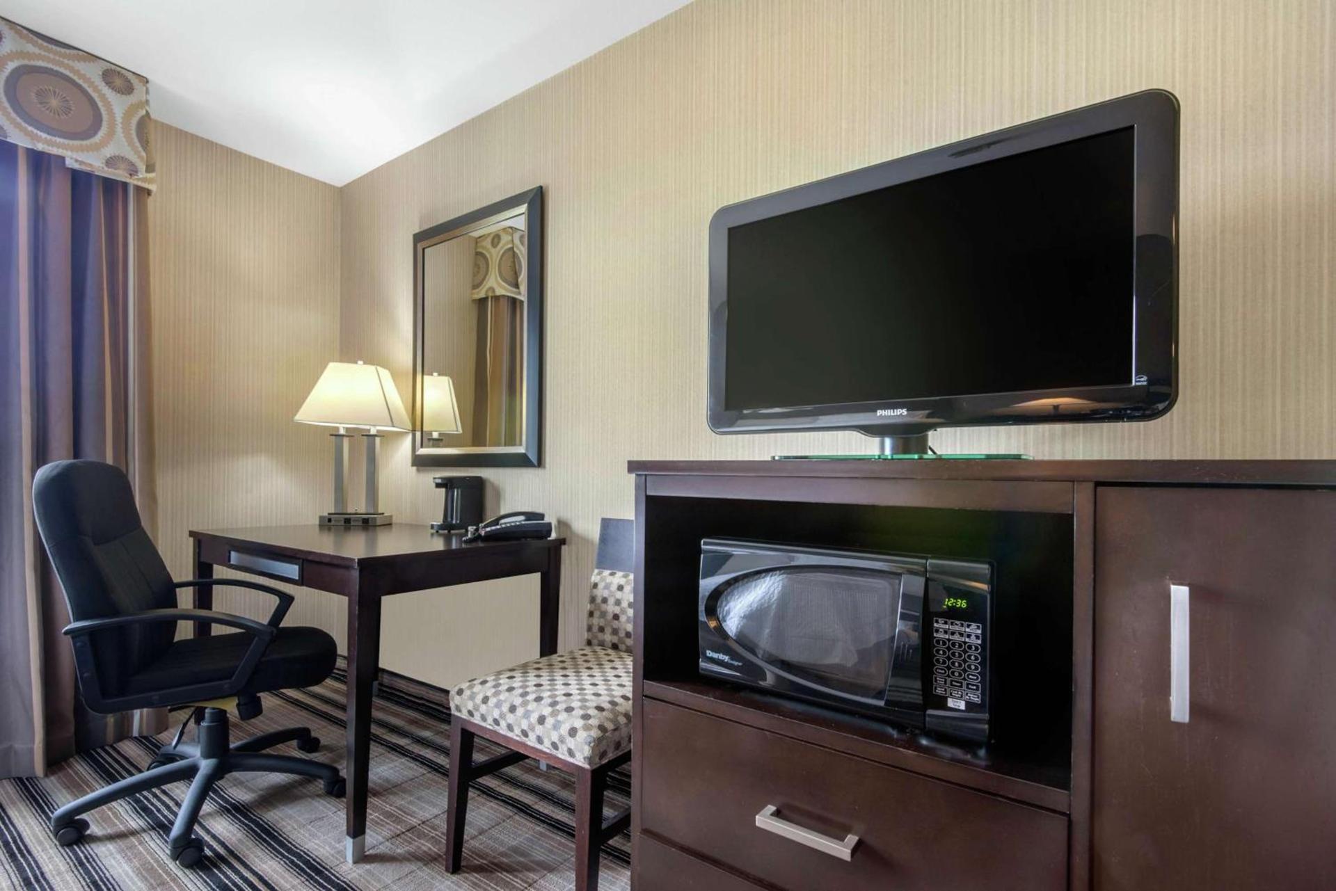 Hampton Inn Meadville photo 28