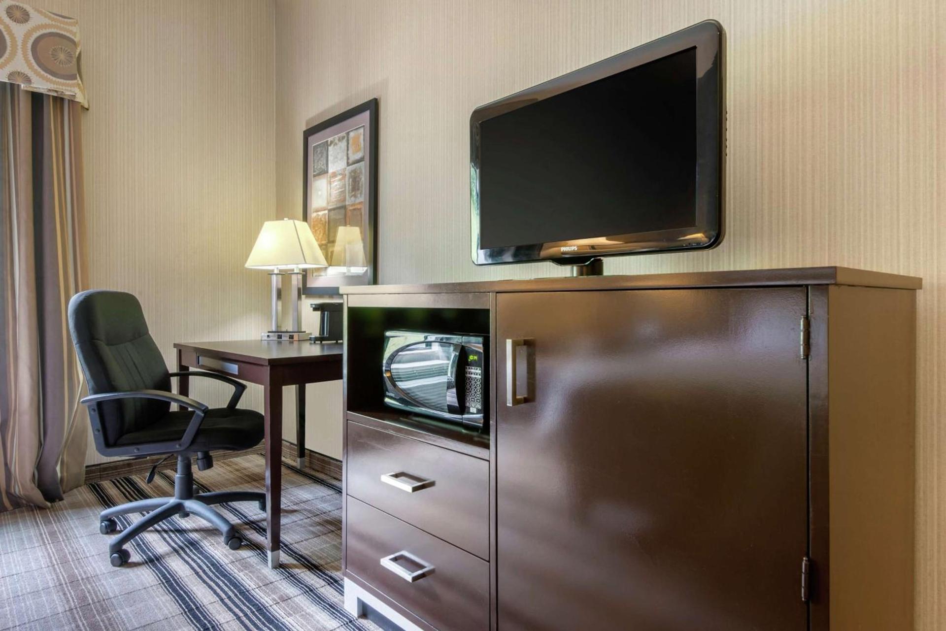 Hampton Inn Meadville photo 37