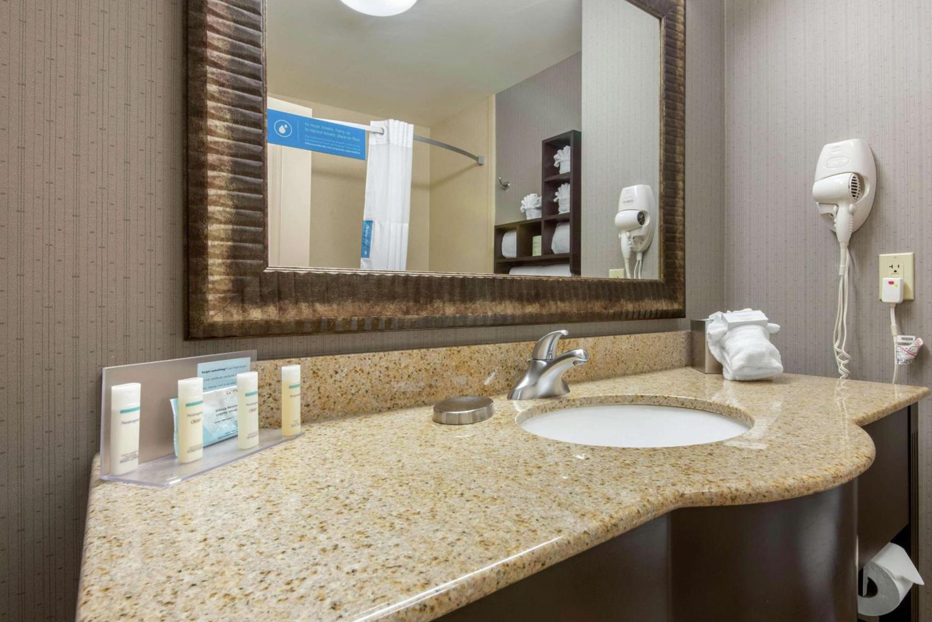 Hampton Inn Meadville photo 38
