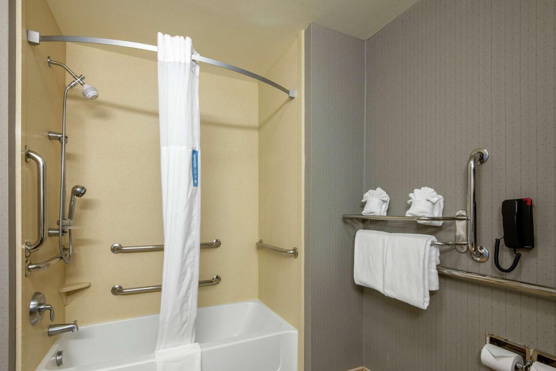 Hampton Inn Meadville photo 44