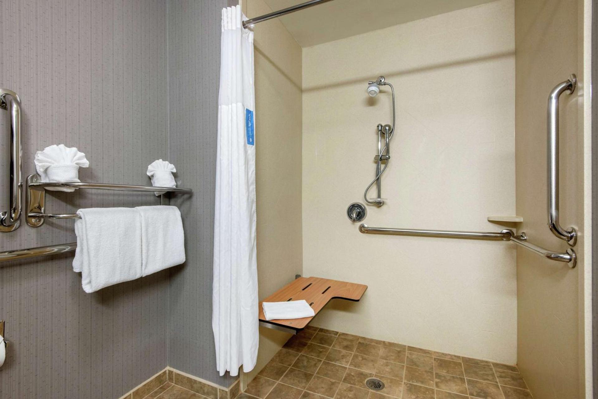 Hampton Inn Meadville photo 47