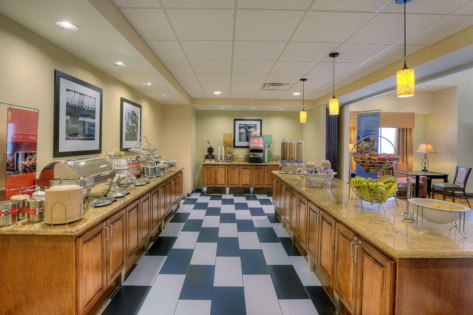 Hampton Inn & Suites McAllen photo 8