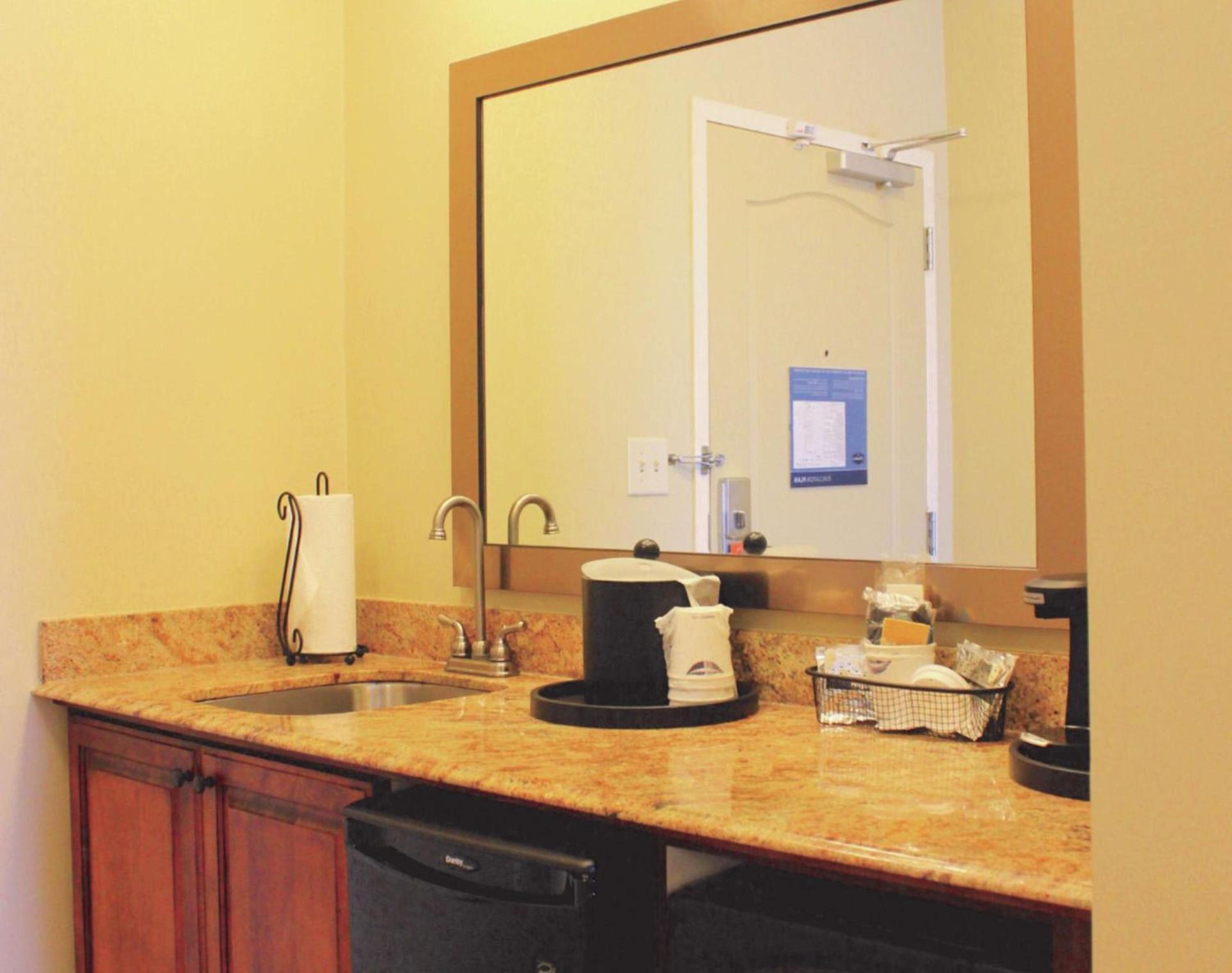 Hampton Inn & Suites McAllen photo 24