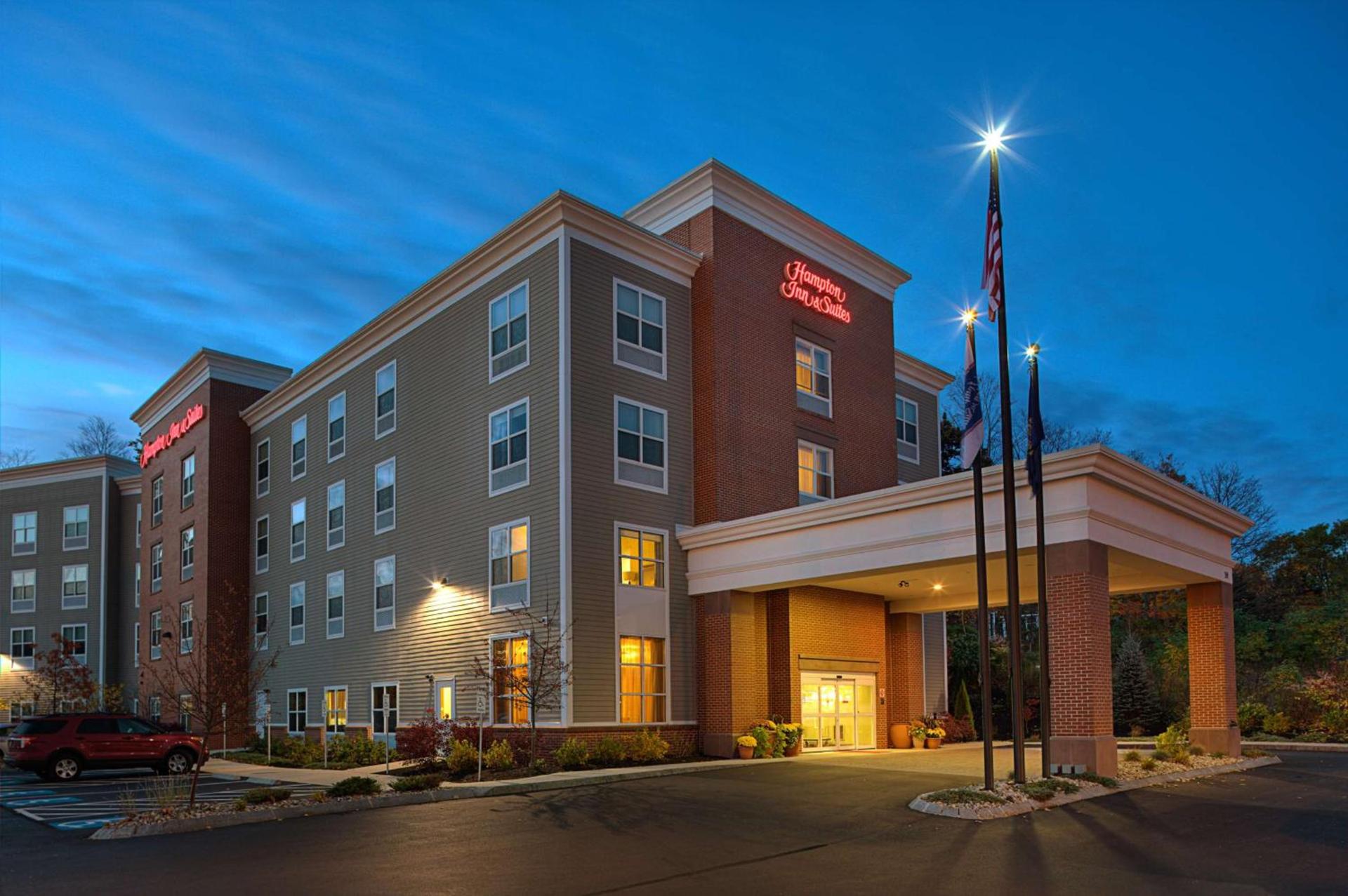 Hampton Inn & Suites Exeter photo 1