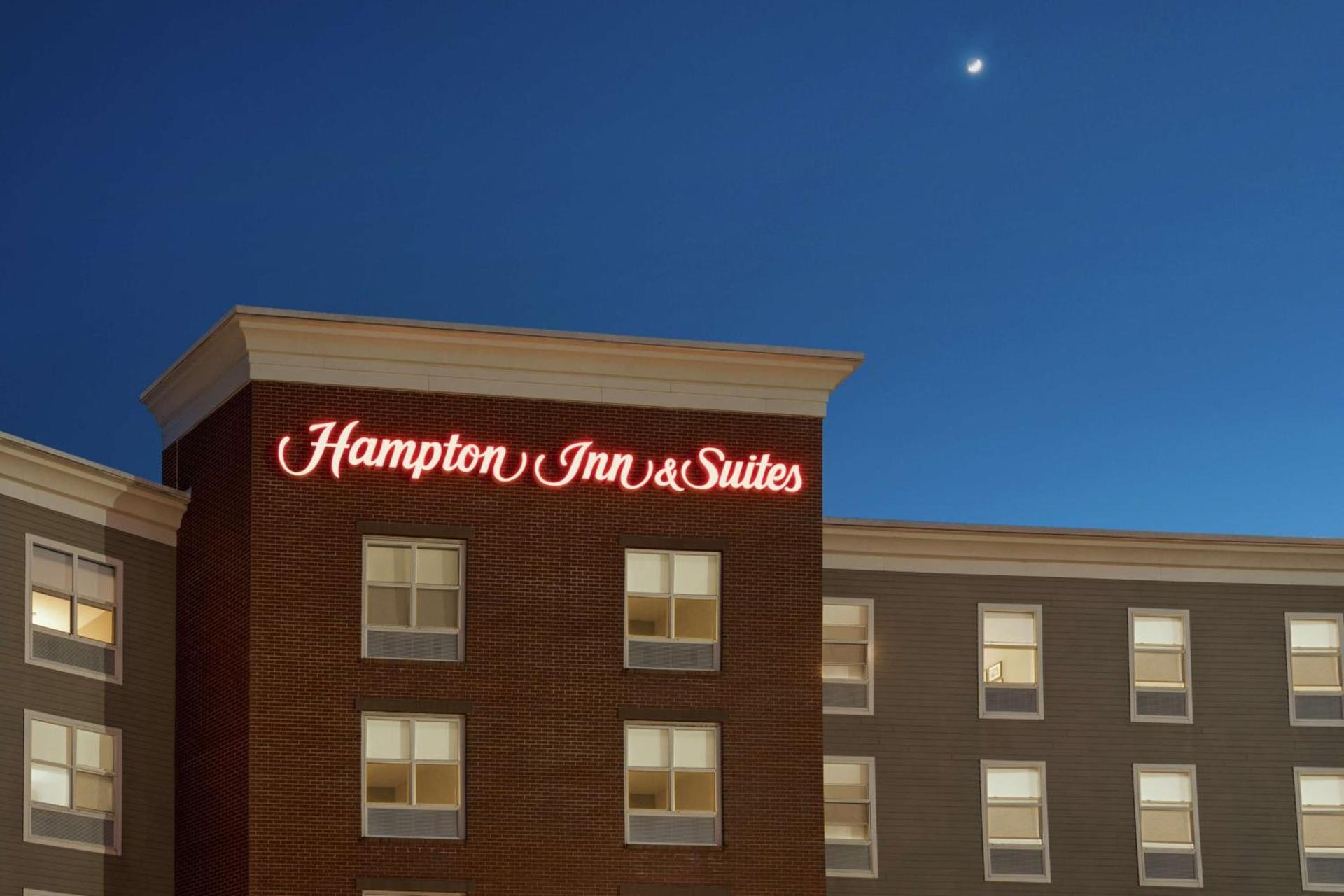 Hampton Inn & Suites Exeter photo 2
