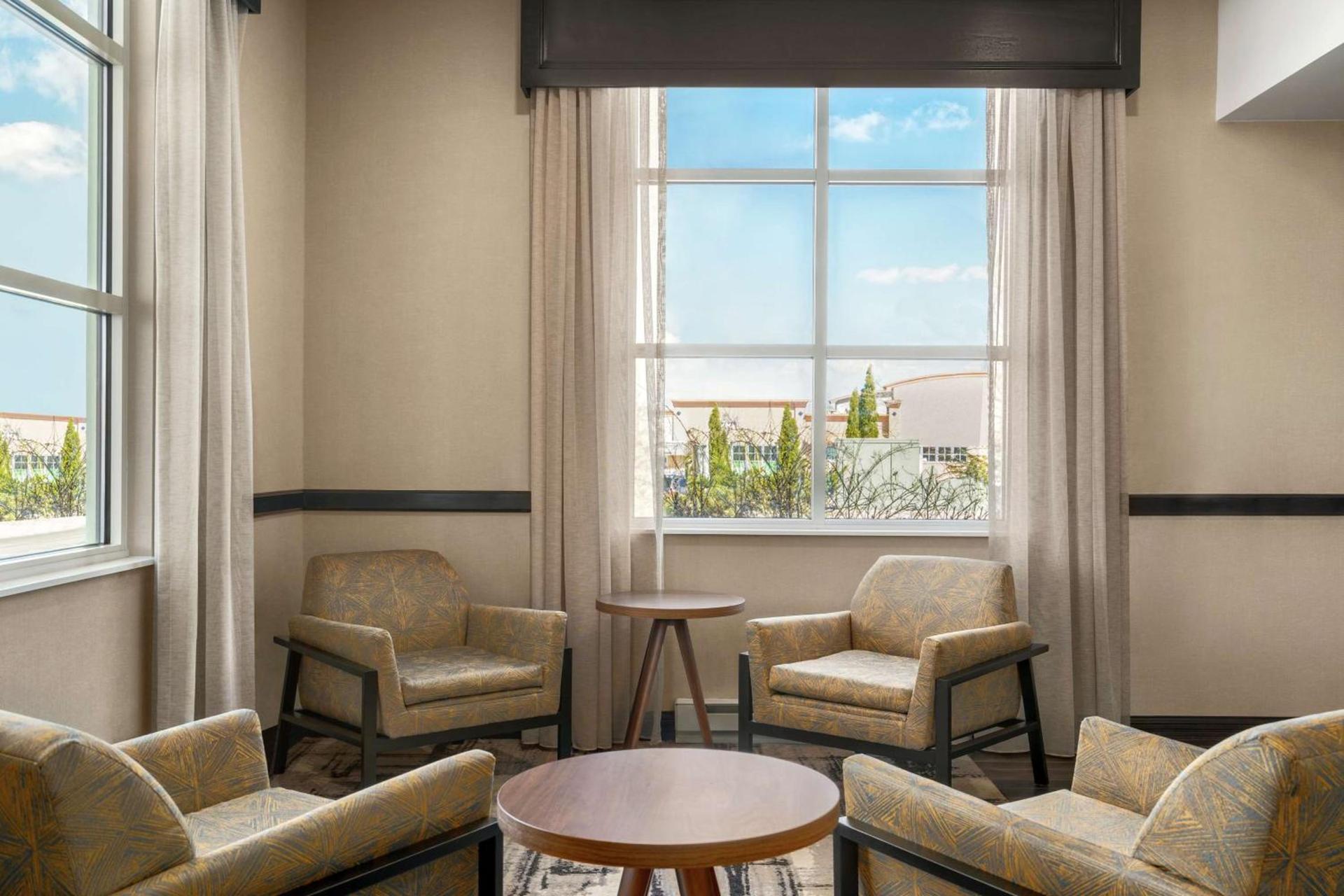 Hampton Inn & Suites Exeter photo 5