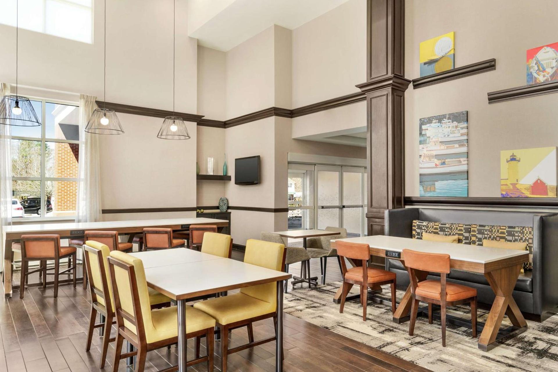 Hampton Inn & Suites Exeter photo 7