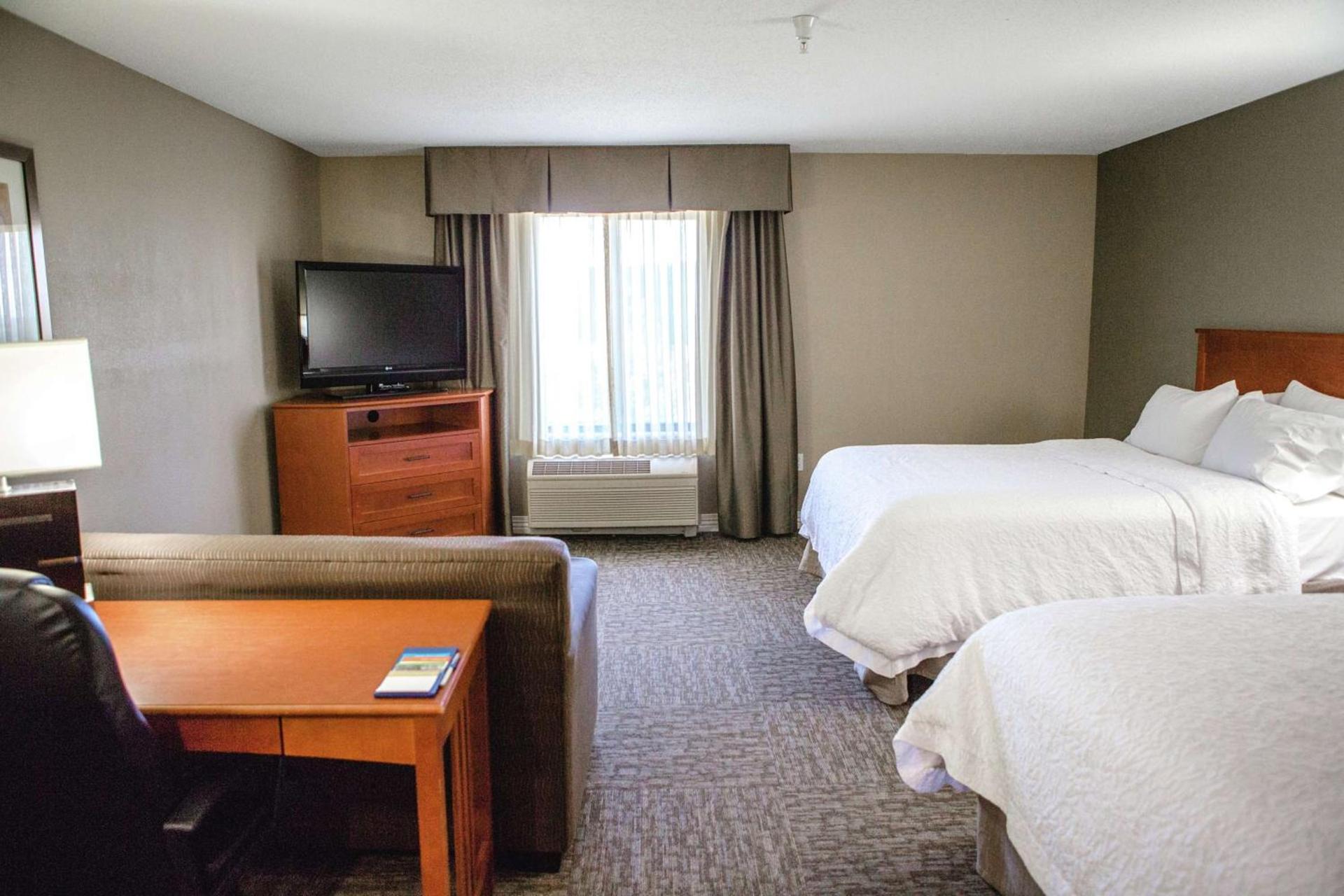 Hampton Inn Mitchell photo 16