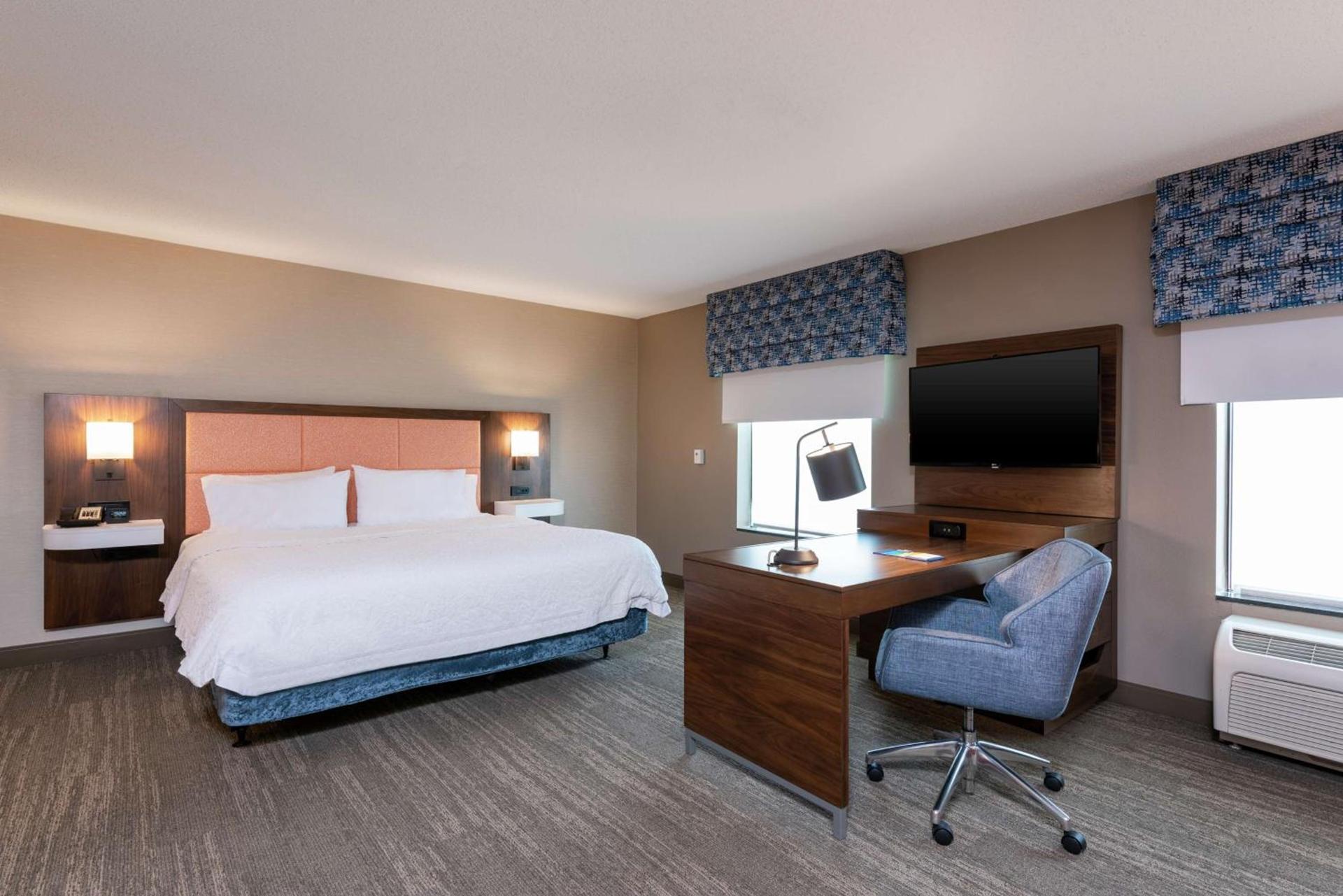 Hampton Inn & Suites Marshalltown photo 18