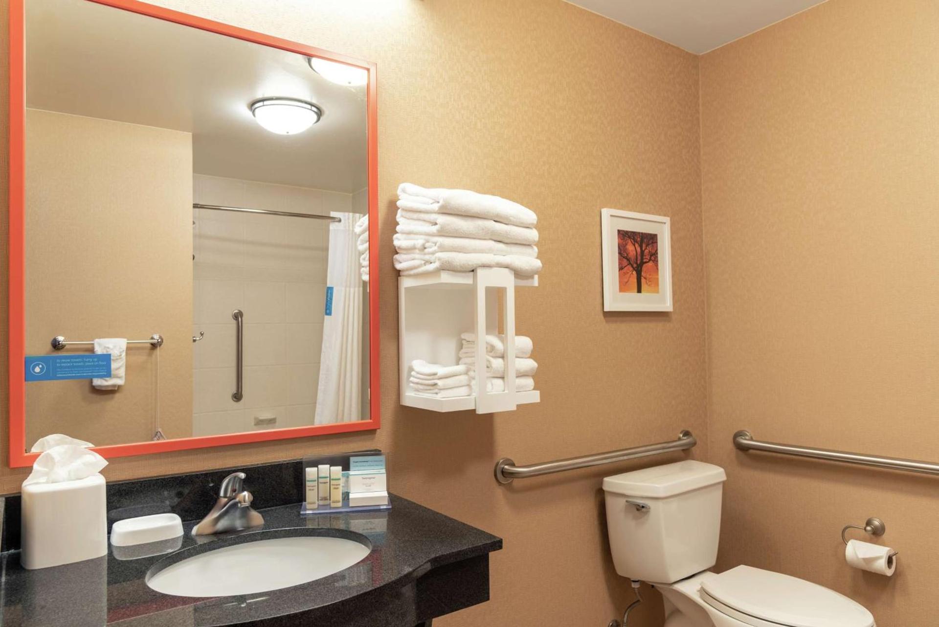 Hampton Inn & Suites Marshalltown photo 21