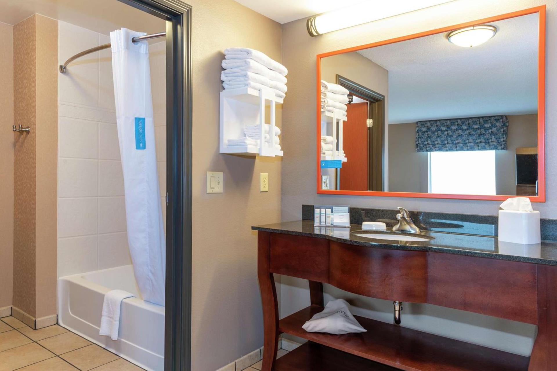 Hampton Inn & Suites Marshalltown photo 22