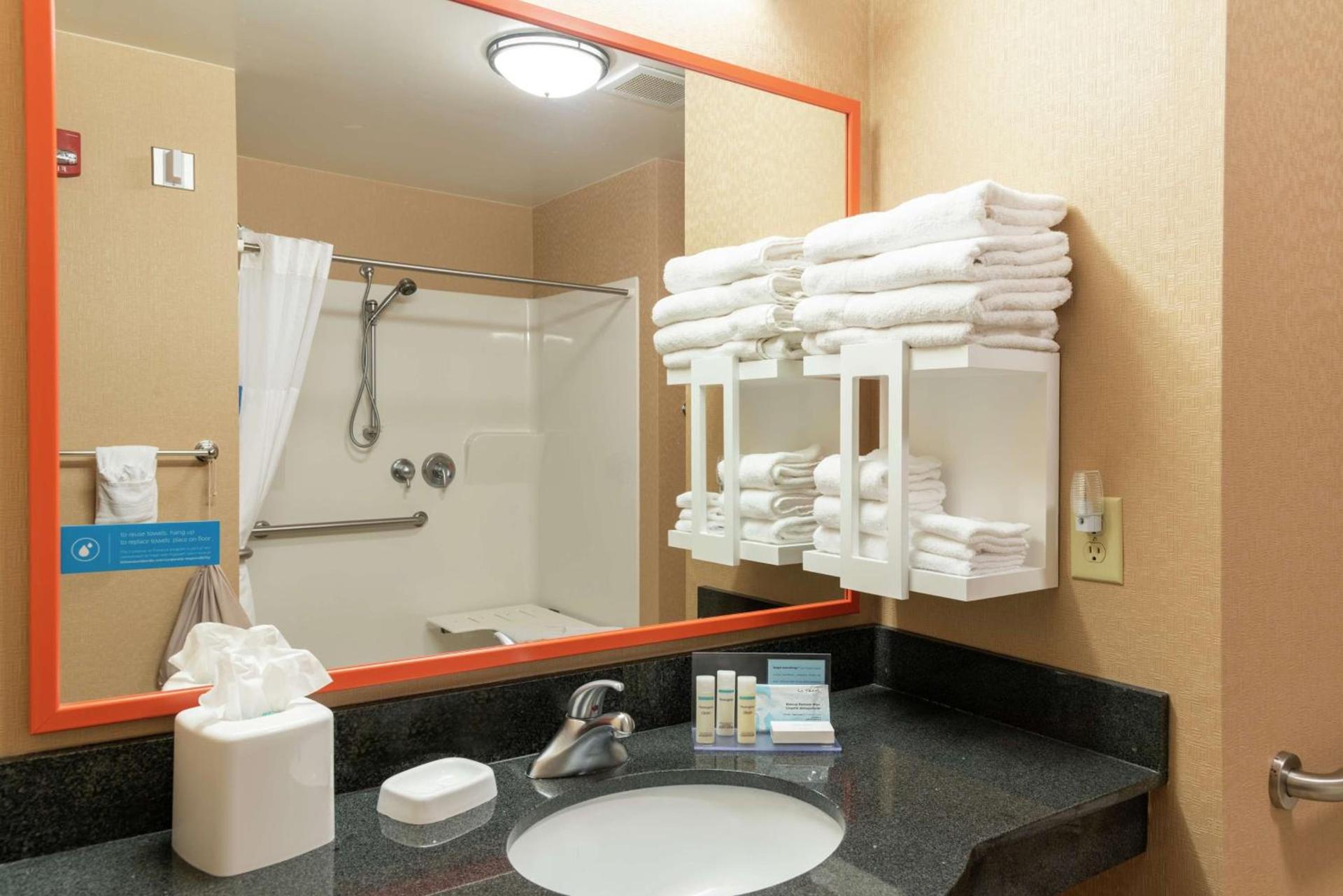 Hampton Inn & Suites Marshalltown photo 28