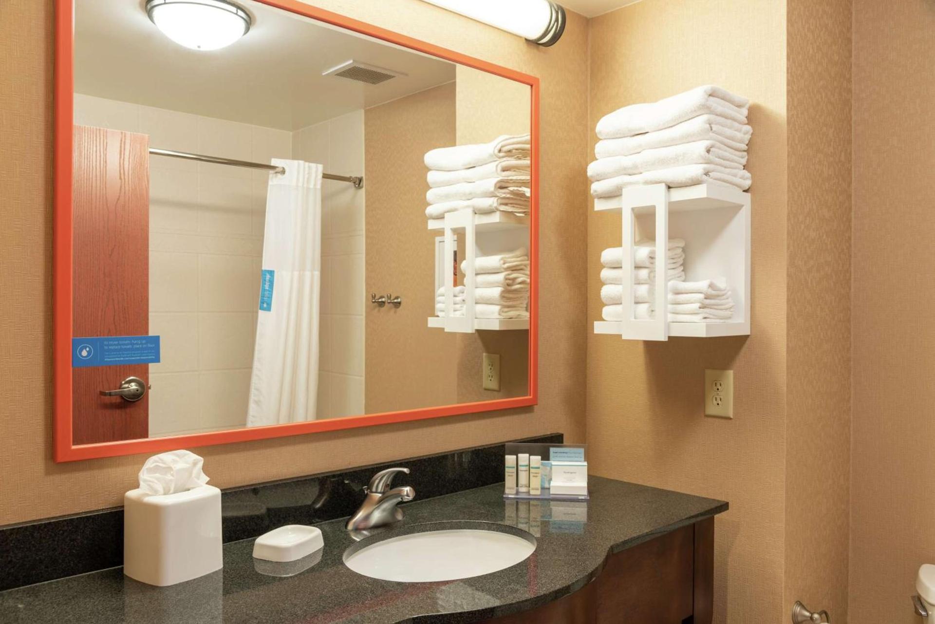 Hampton Inn & Suites Marshalltown photo 35