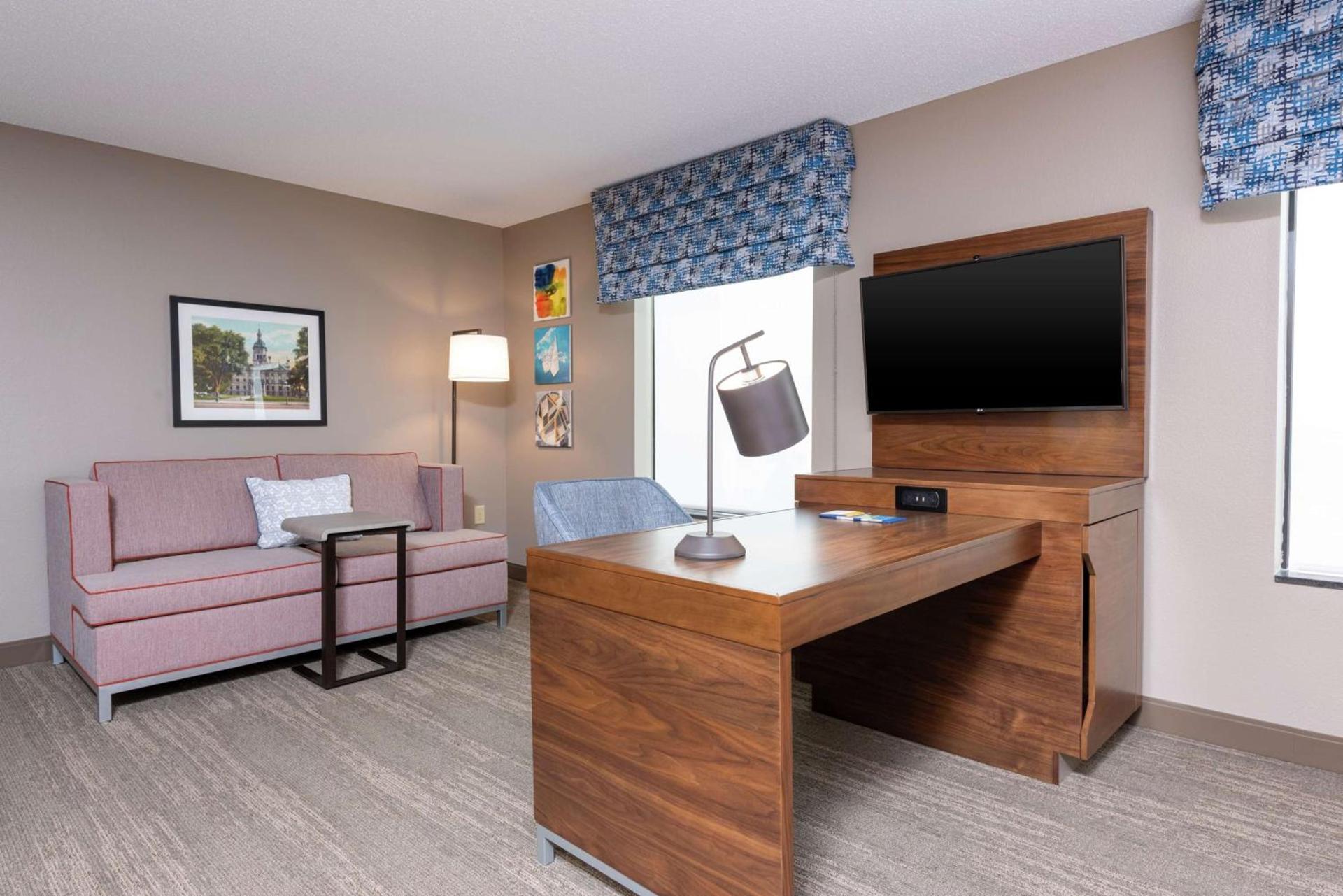 Hampton Inn & Suites Marshalltown photo 38