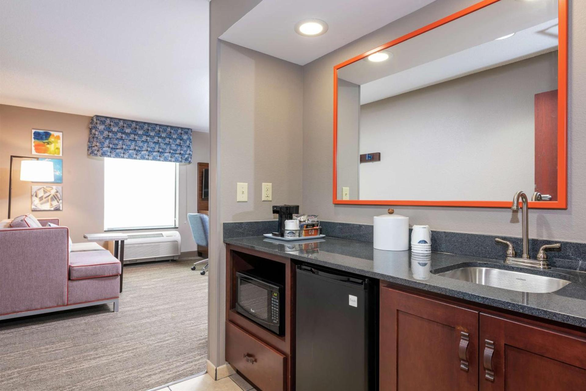 Hampton Inn & Suites Marshalltown photo 43