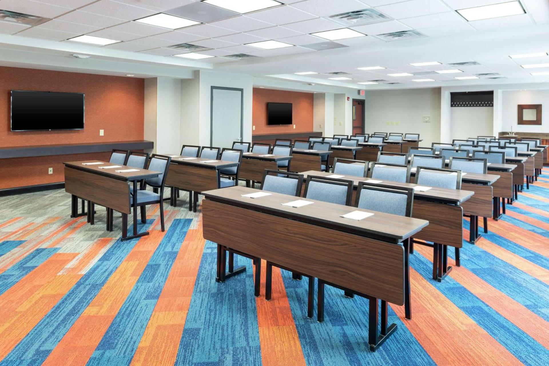 Hampton Inn & Suites Marshalltown photo 45
