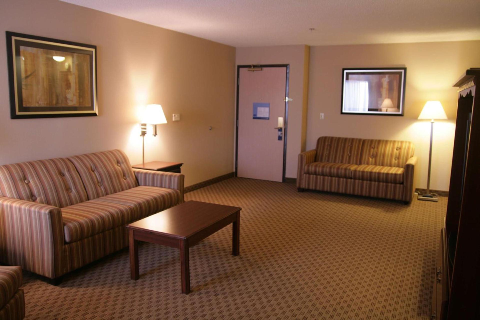 Hampton Inn Olathe photo 53