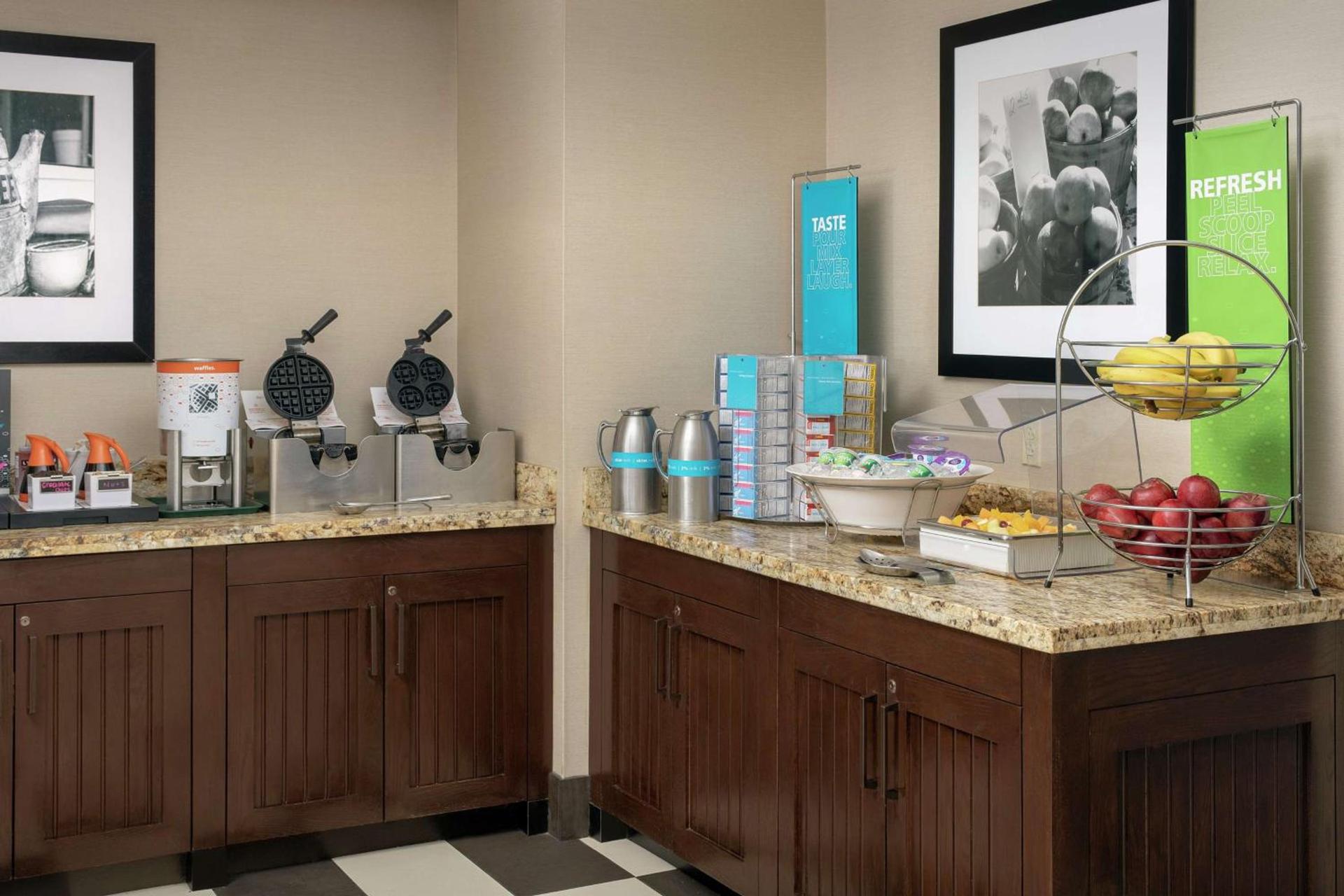 Hampton Inn Kansas City The Legends photo 9