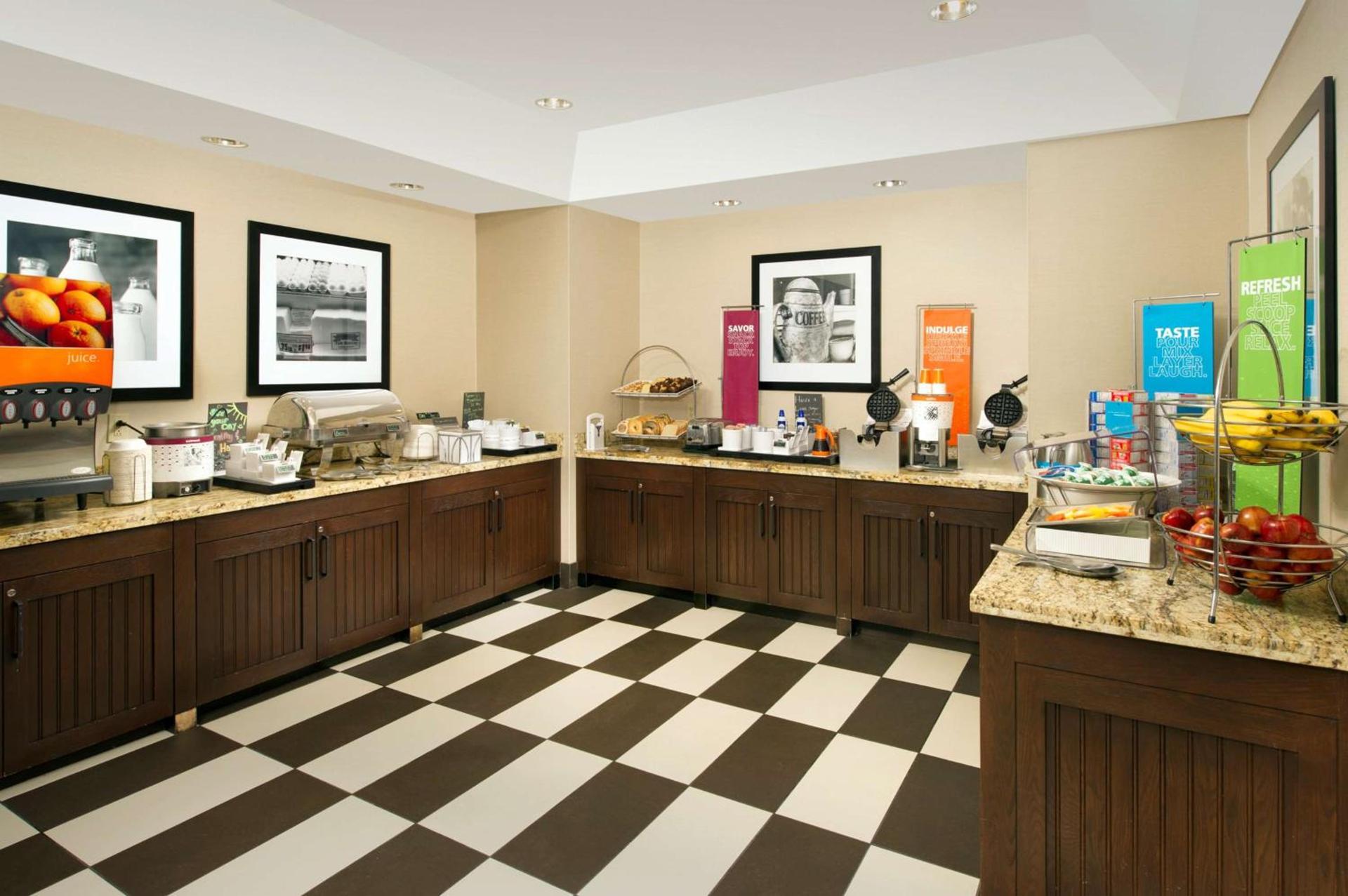 Hampton Inn Kansas City The Legends photo 11