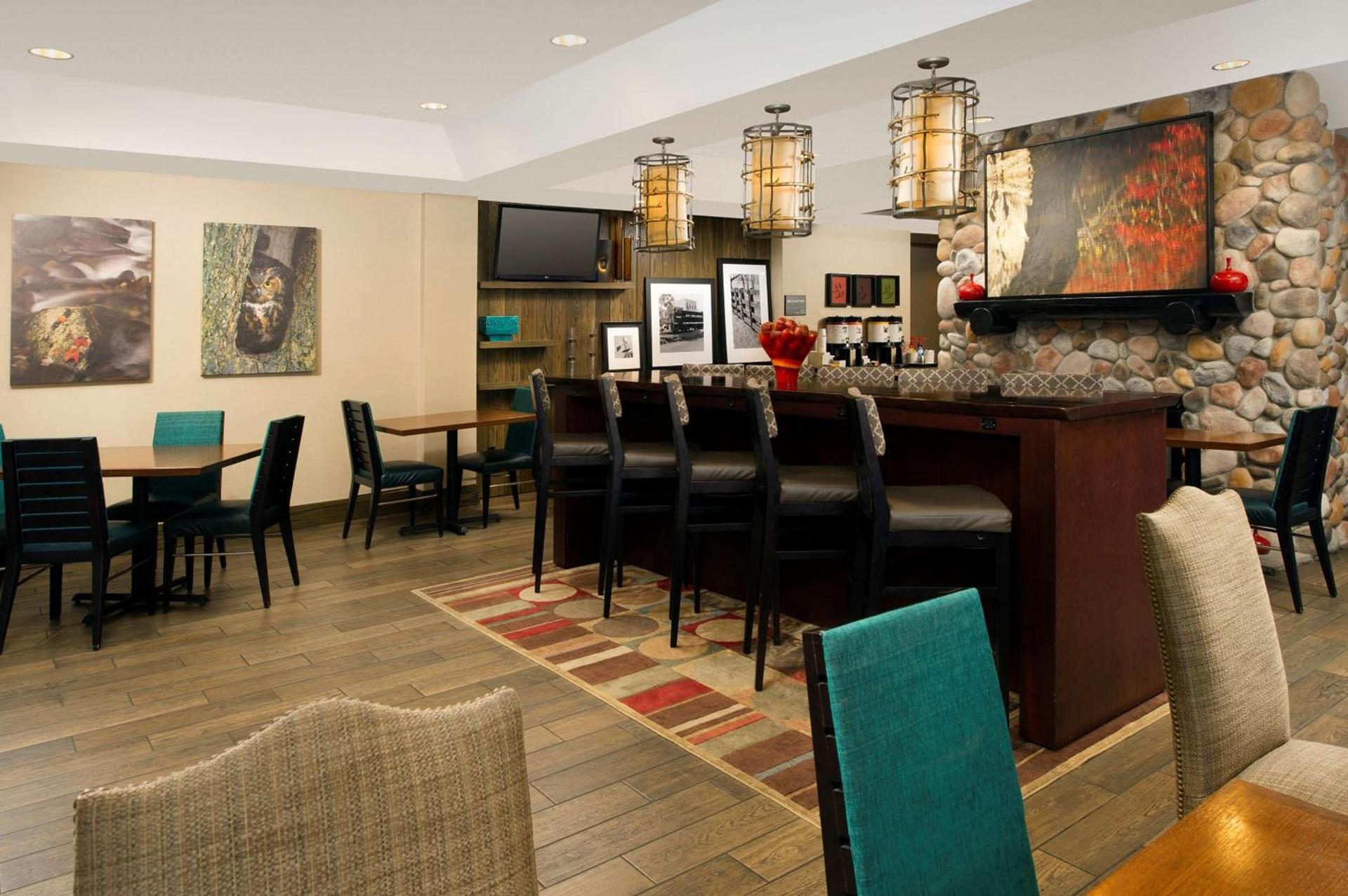 Hampton Inn Kansas City The Legends photo 12